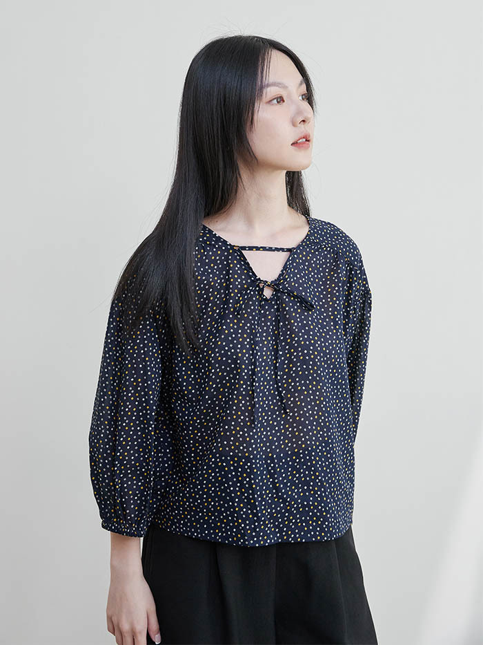 海帶豆腐綁帶七分袖上衣-藍藕