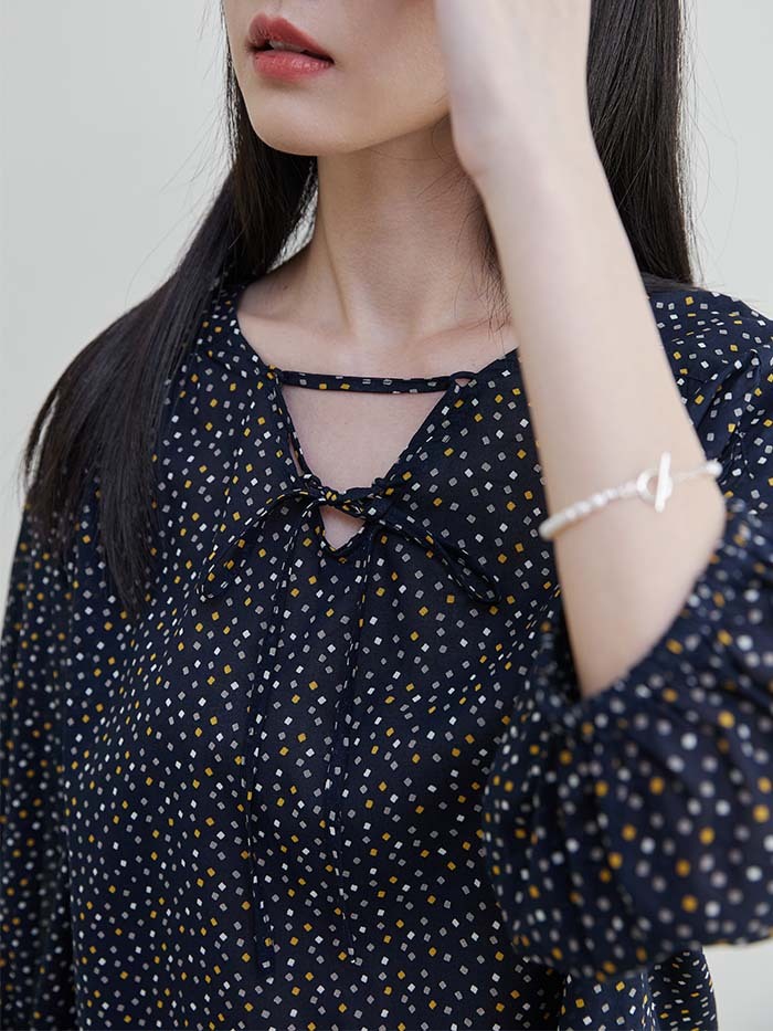 海帶豆腐綁帶七分袖上衣-藍藕