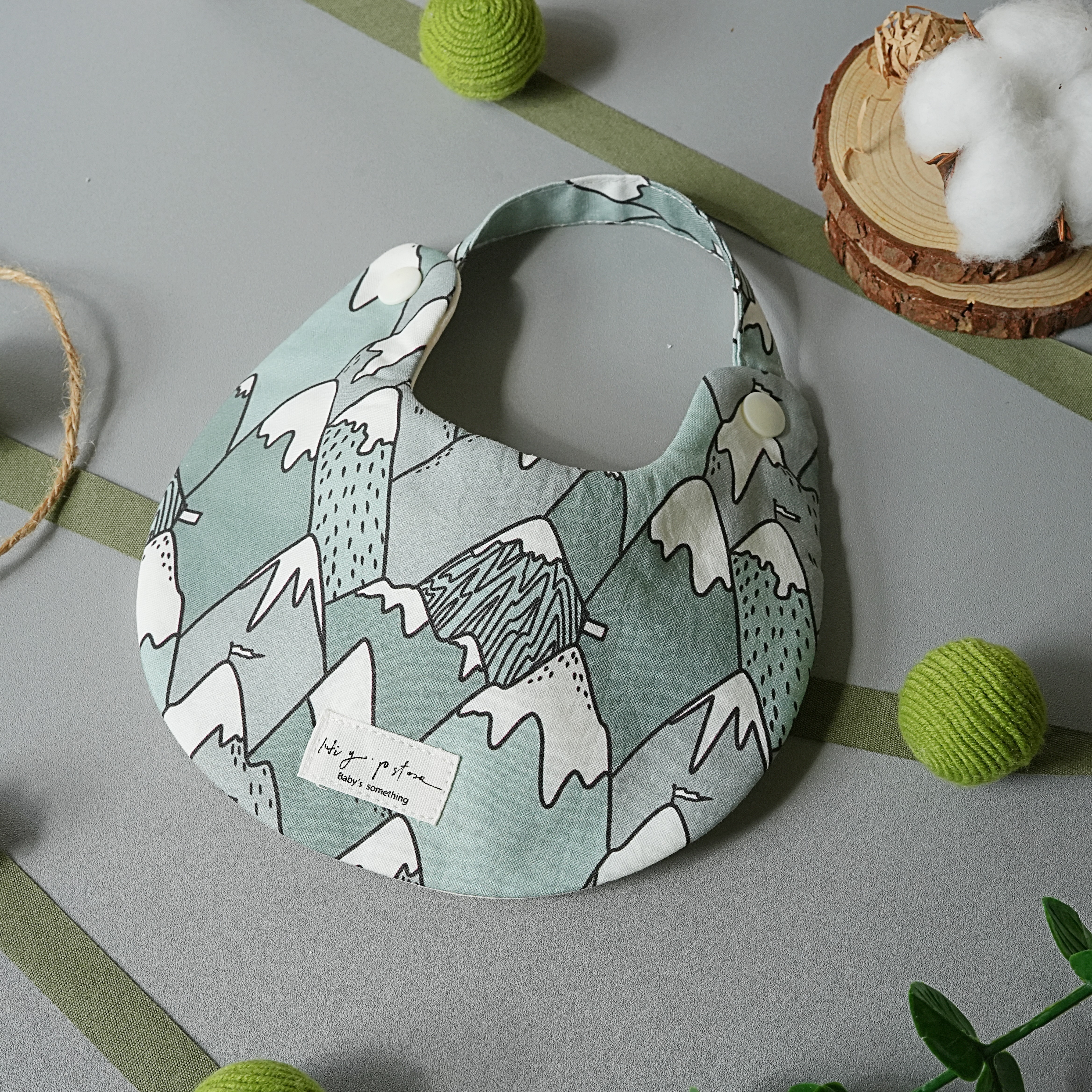 Hi Y.P store-手作圍兜-雪霜山峰