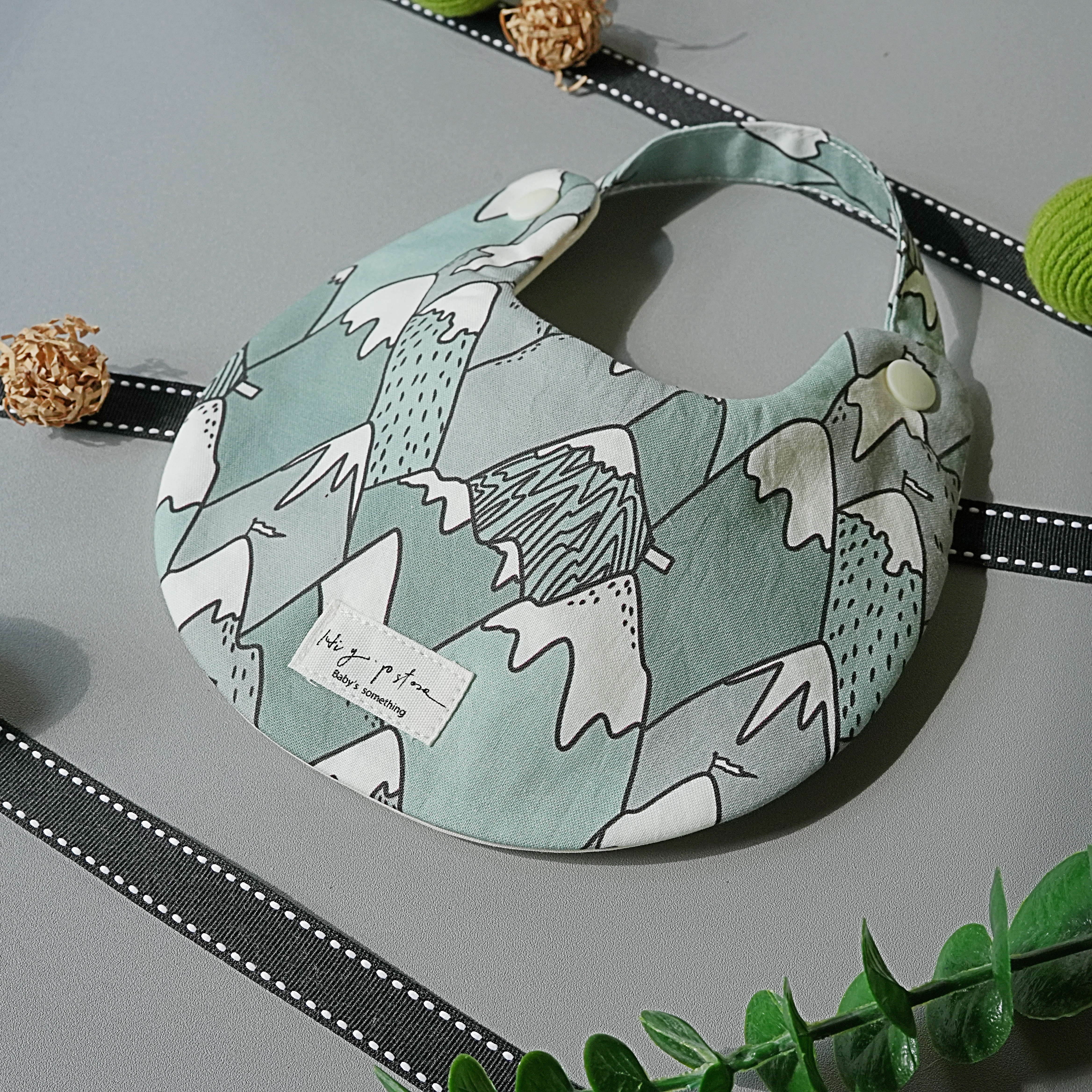 Hi Y.P store-手作圍兜-雪霜山峰