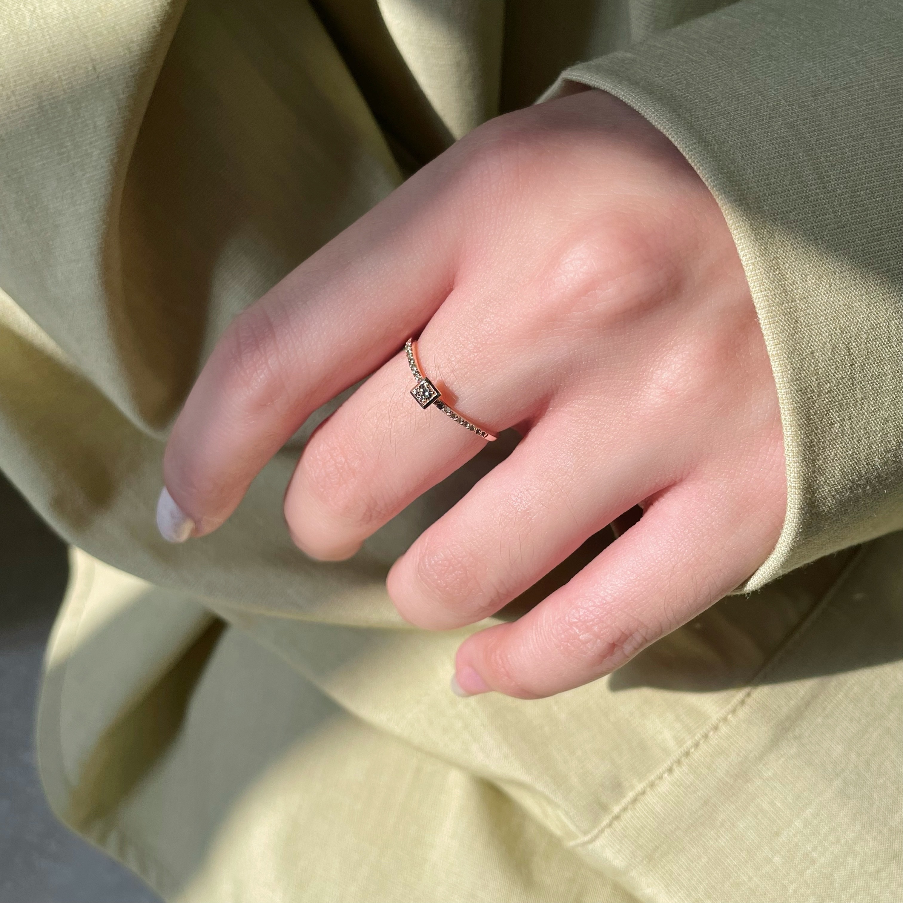 14k方形微V形排鑽戒指