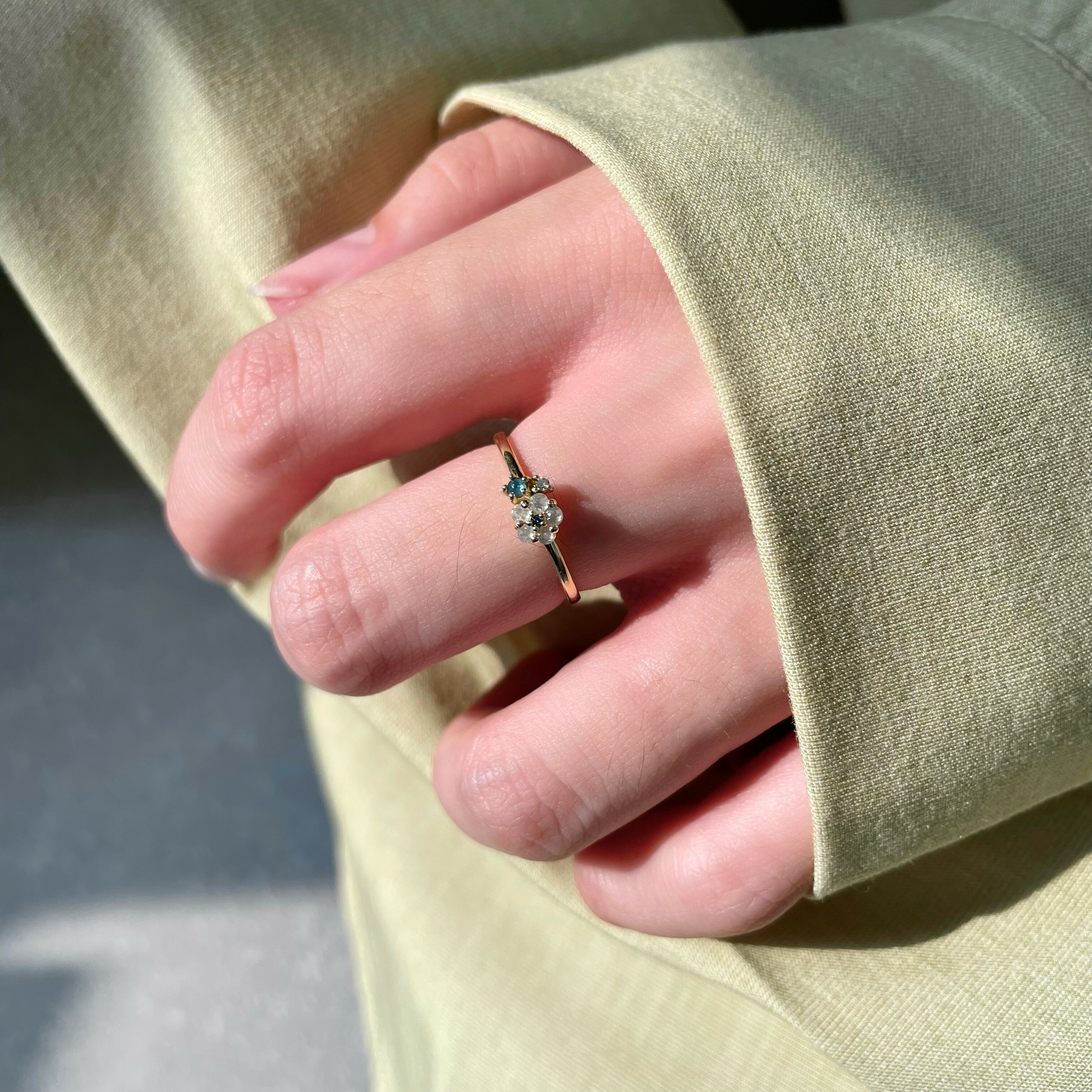 14k花簇灰藍鑽原礦戒指