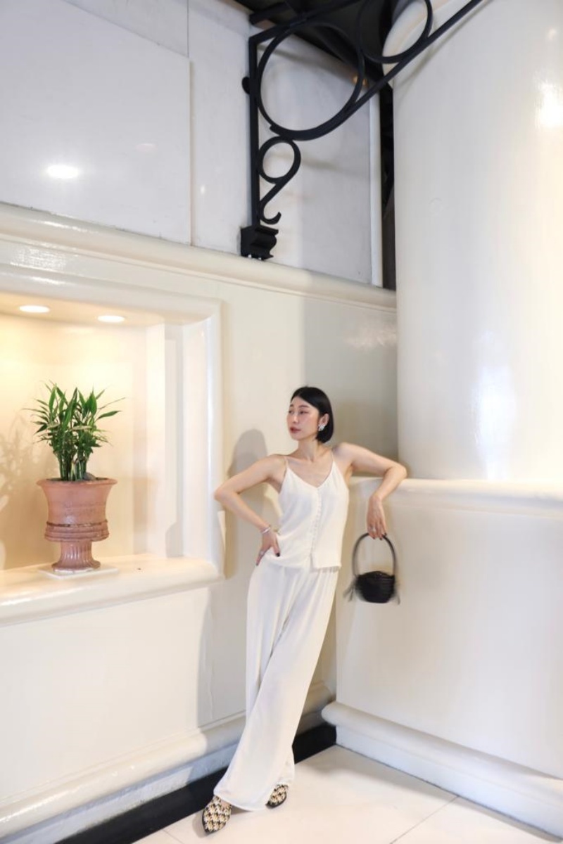 HANAA白色絲絨配真絲里布前鈕扣吊帶背心雙層長褲套裝