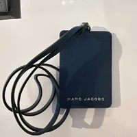[S] MARC JACOBS M0016992 LANYARD ID HOLDER,AZURE BLUE, 196611019262 (SMJ122)
