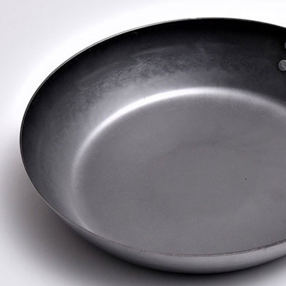 《山田工業所》HANAKO+a 日本製手工拓打平底鐵鍋 28cm