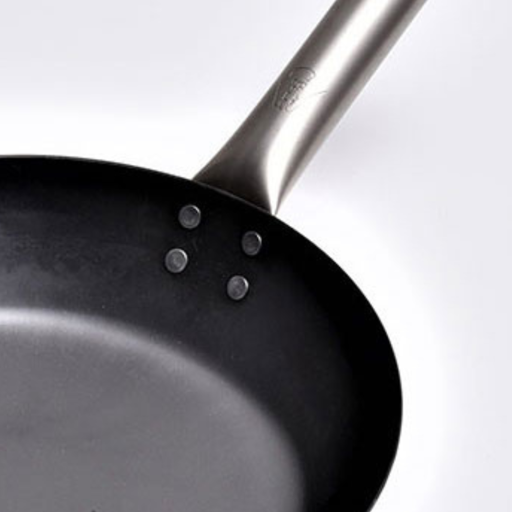 《山田工業所》HANAKO+a 日本製手工拓打平底鐵鍋 28cm