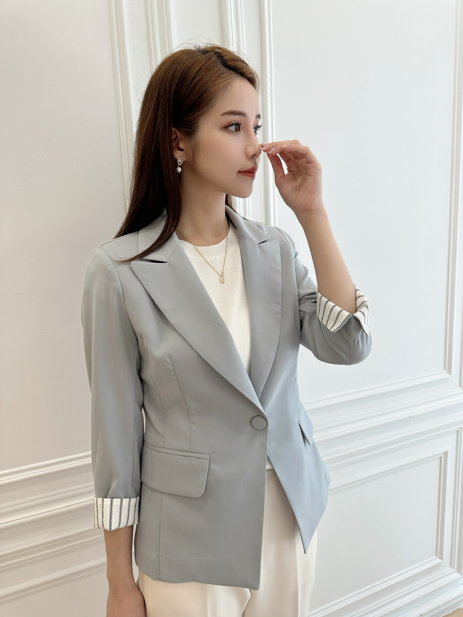 袖翻褶線條西裝外套