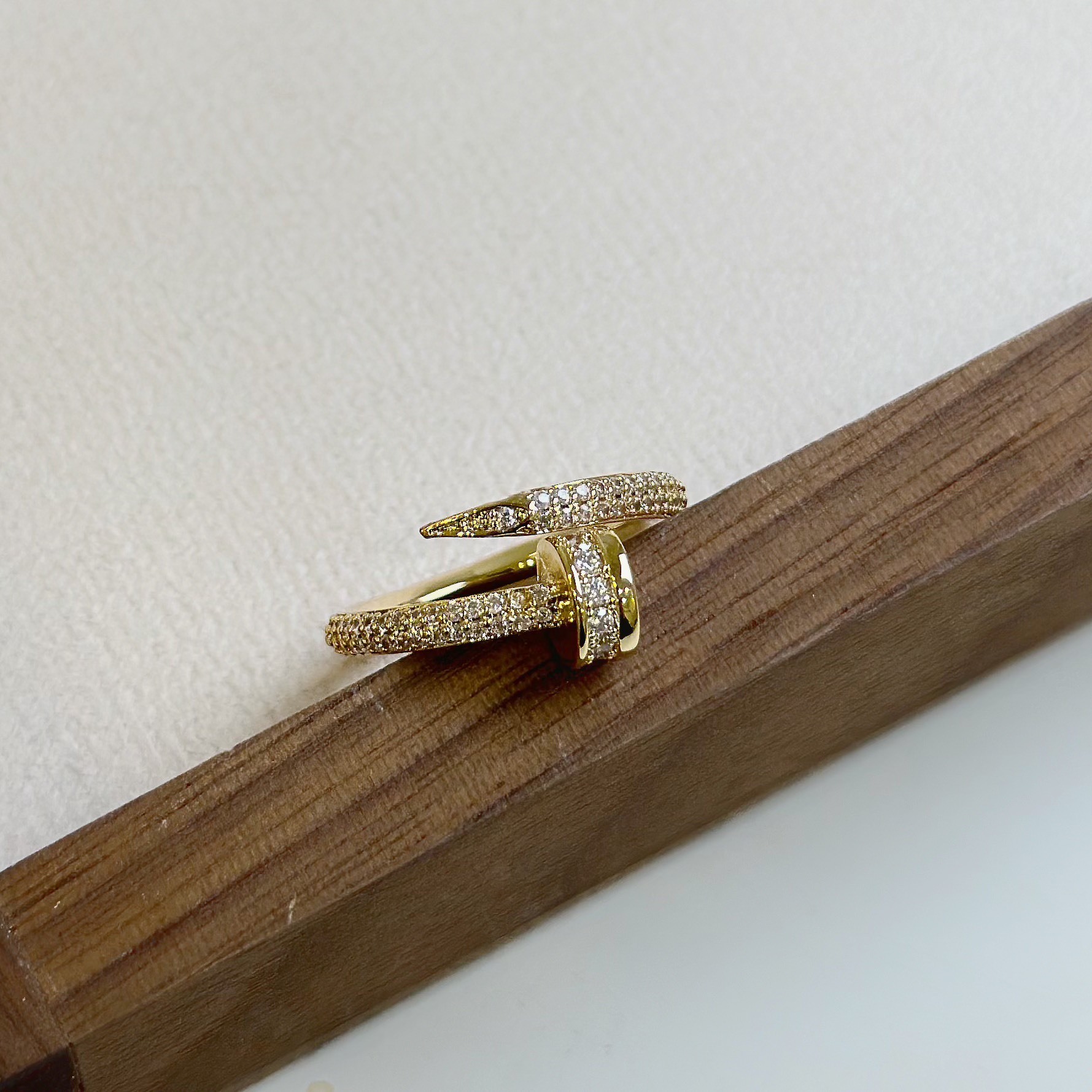 釘子造型滿鑽調整戒