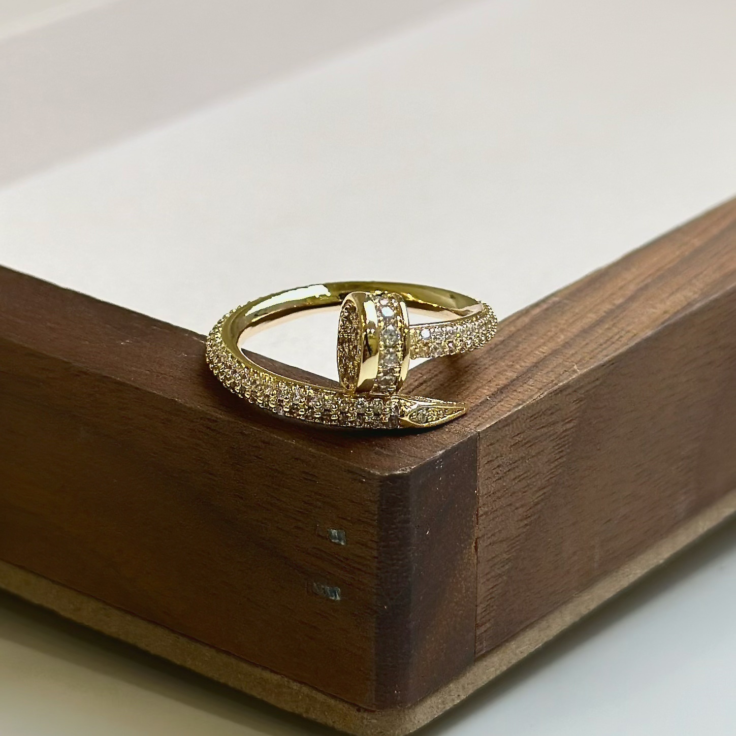 釘子造型滿鑽調整戒