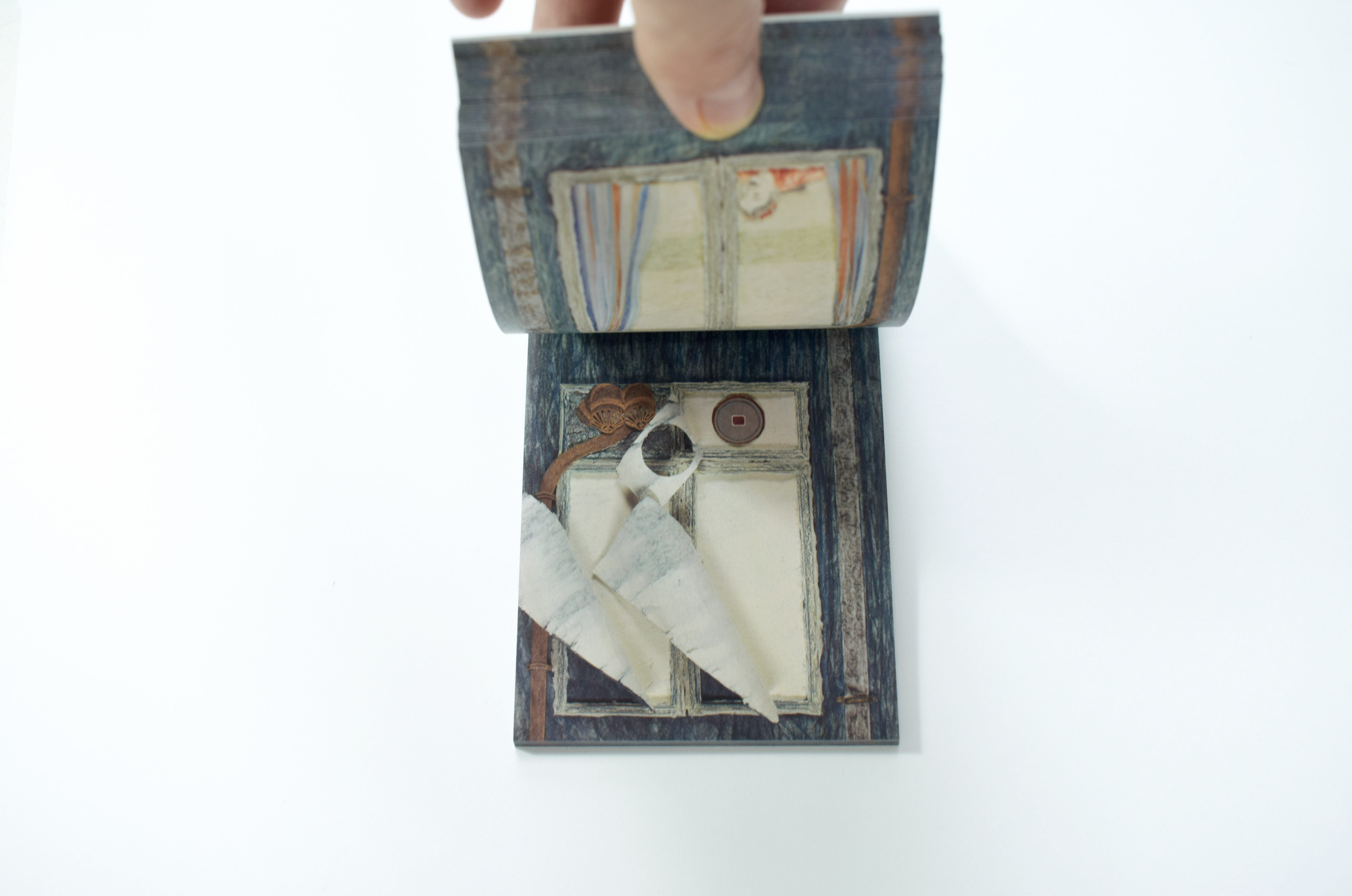 翻頁動畫書《送你一粒塵》｜手繪電影《窄路微塵》片段