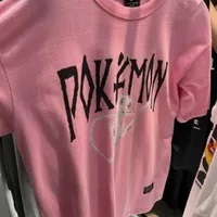 [S] ADLV POKEMON MEW SHORT SLEEVE T-SHIRT,PINK, ADLV23SS-SSPKMW-PNK (SAV202)