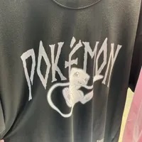 [S] ADLV POKEMON MEW SHORT SLEEVE T-SHIRT,BLACK, ADLV23SS-SSPKMW-BLK (SAV219)