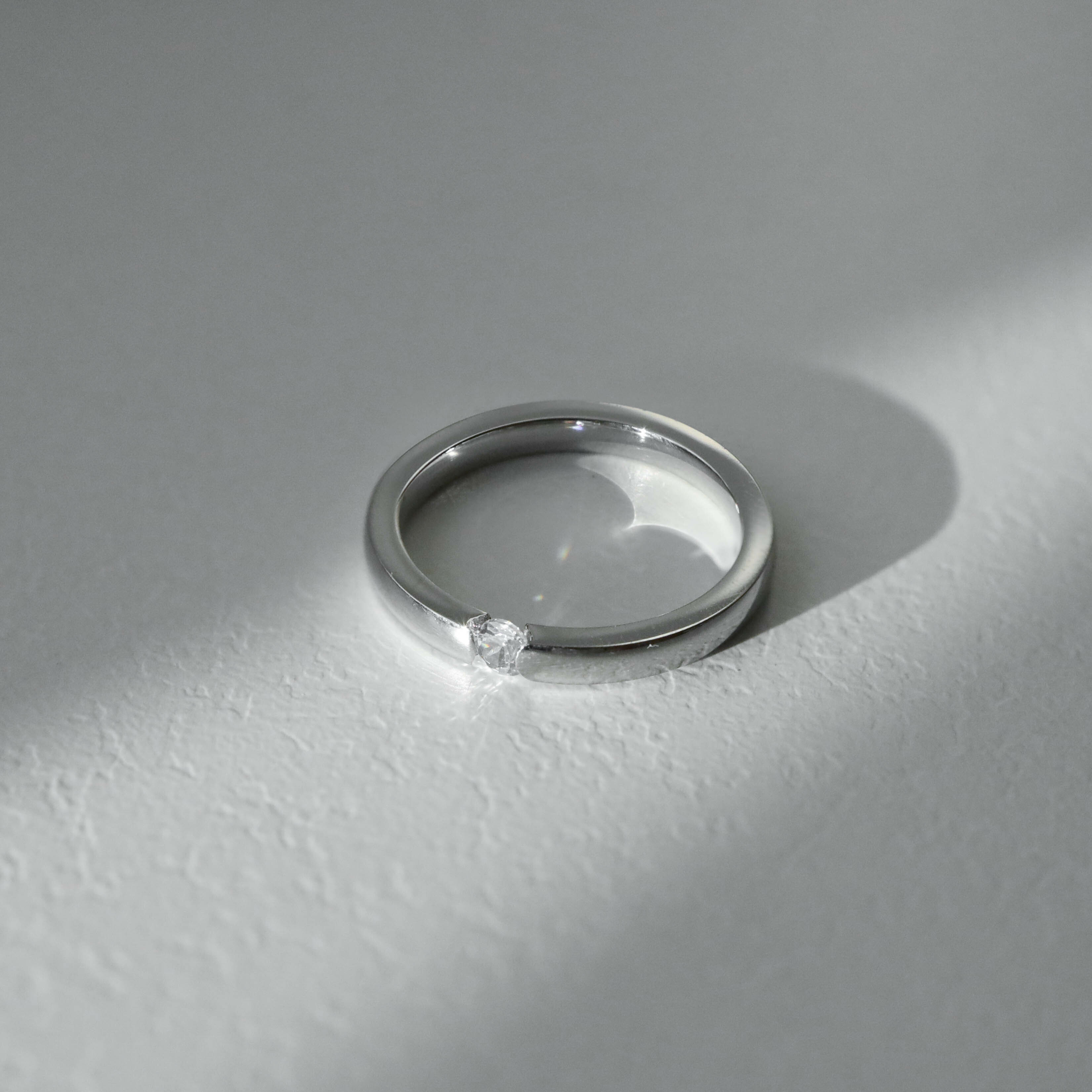 不怕水氣質小鑽鋼戒