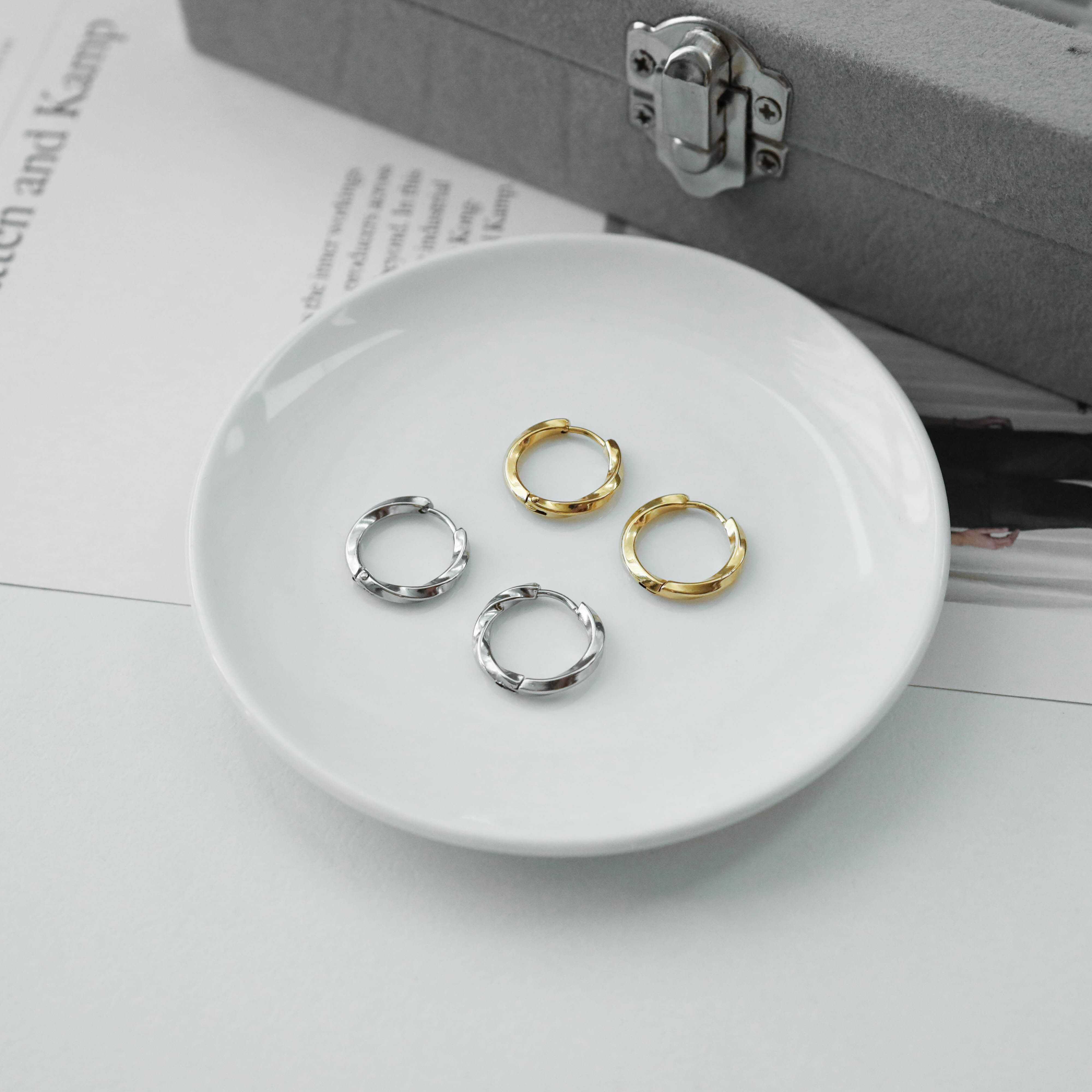 不怕水兩色螺旋中耳圈