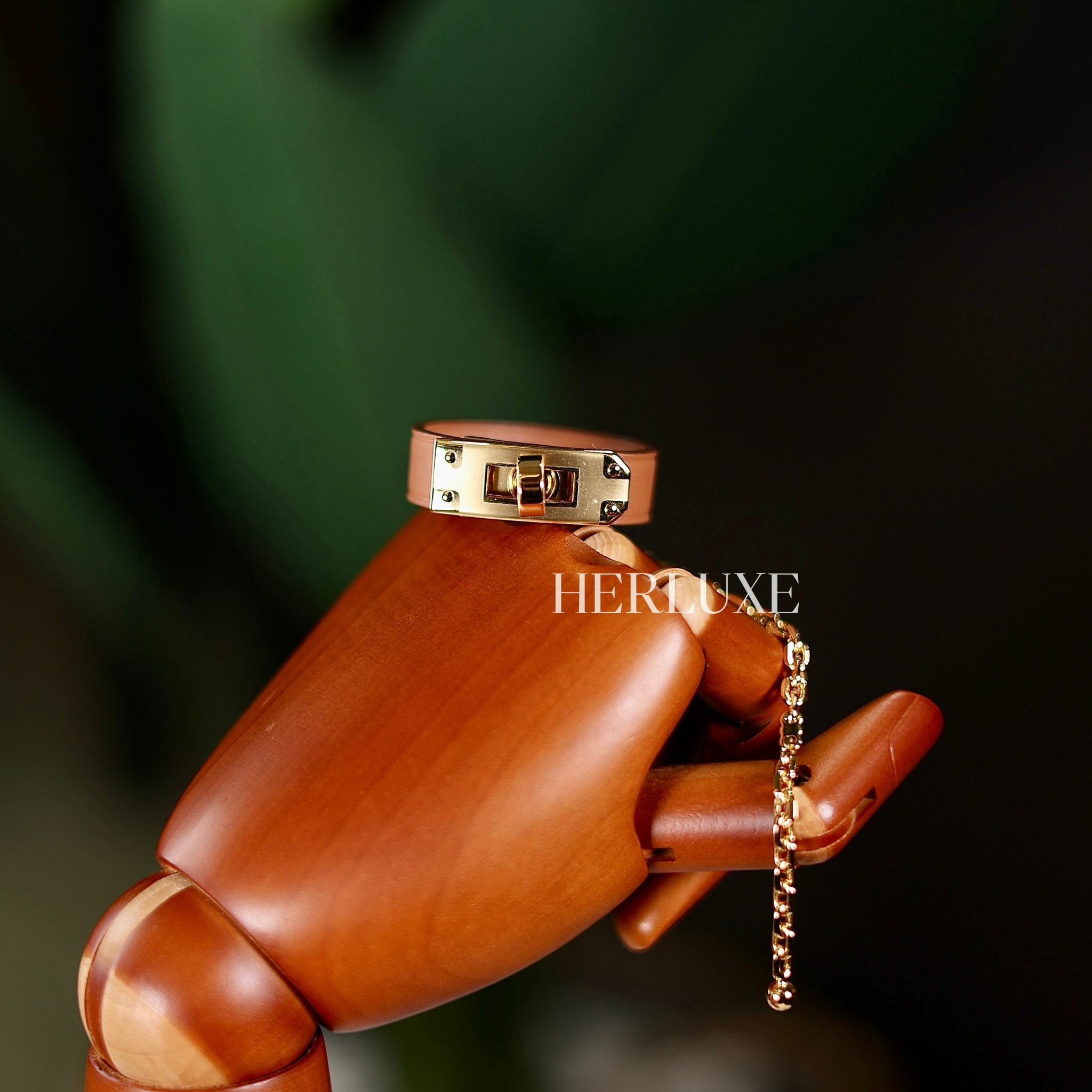 Kelly glove clip 37 gold in gold