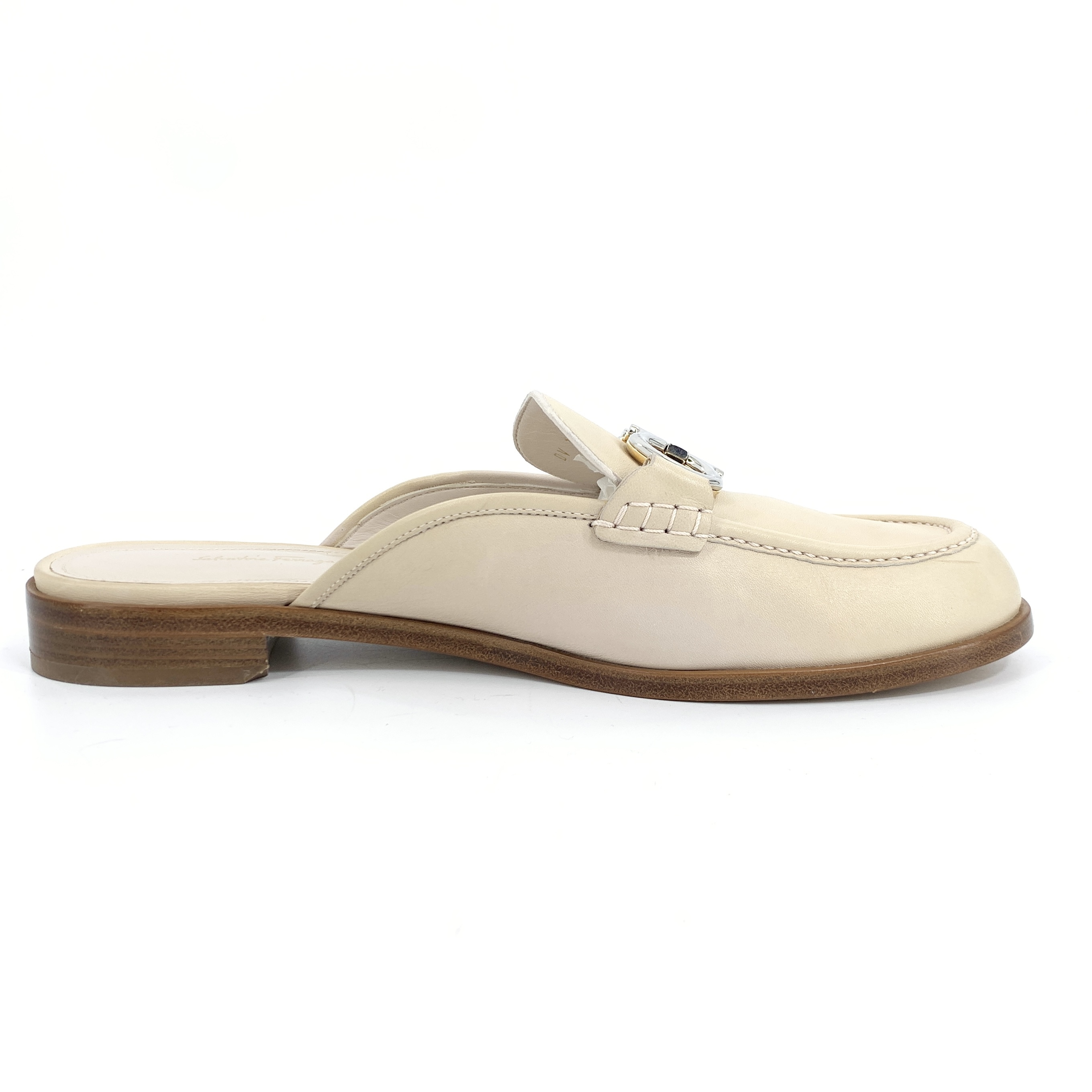 【関税&送料込】Salvatore Ferragamo Ivory Leather Zelie Mule Ferragamo Zelie Mules | LODENFREY