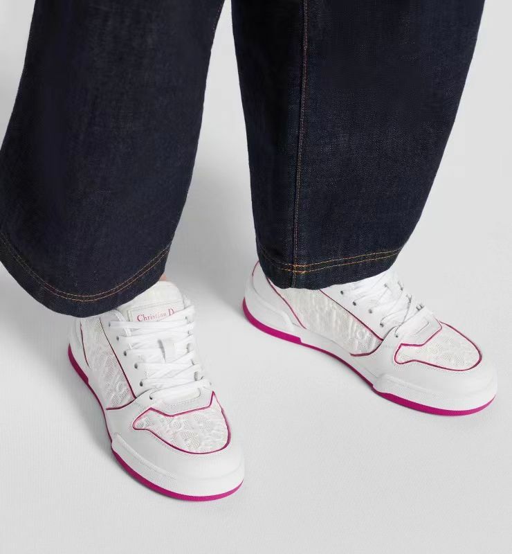 Christian Dior 白色粉底浮雕字母球鞋 KCK366 LOM  76W-T