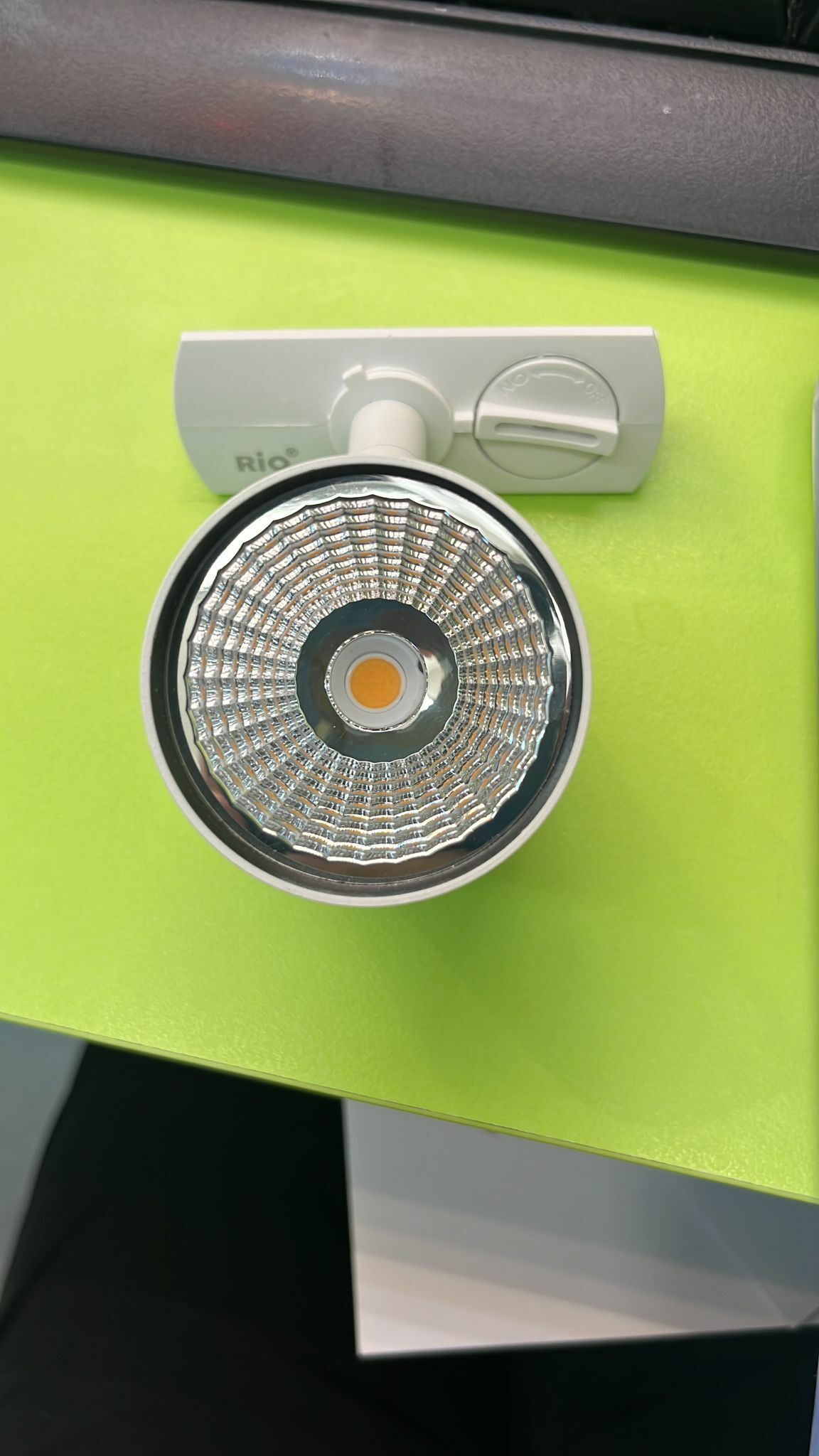 (平靚正之選) RIO L2T610 白殼 12W路軌射燈 (3000K/4000K)