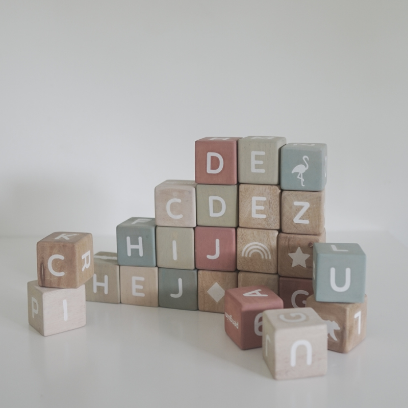 Aksara英文字母磚 | 回收木玩