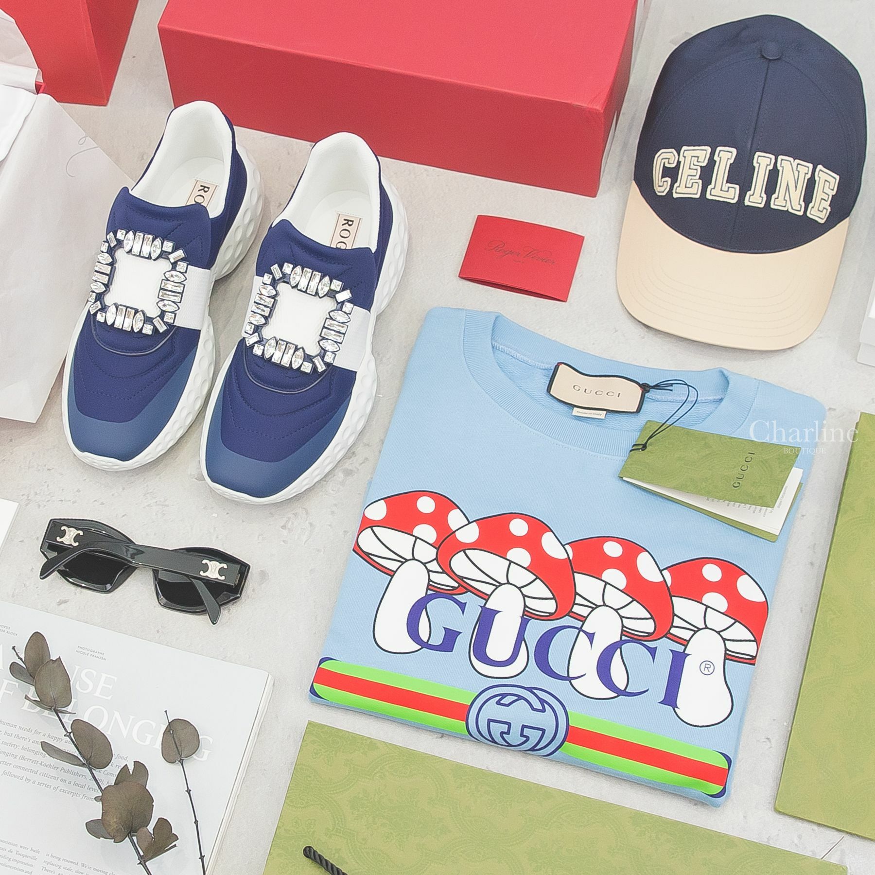 Roger Vivier 藍色/白色水晶方釦太空棉運動鞋,Gucci 藍底紅色蘑菇印花短版落肩五分短袖棉T,Celine 黑色六角形狀側邊銀色凱旋門太陽眼鏡,Celine 海軍藍拼奶油色刺繡藍框棒球帽-Charline Boutique 精品代購