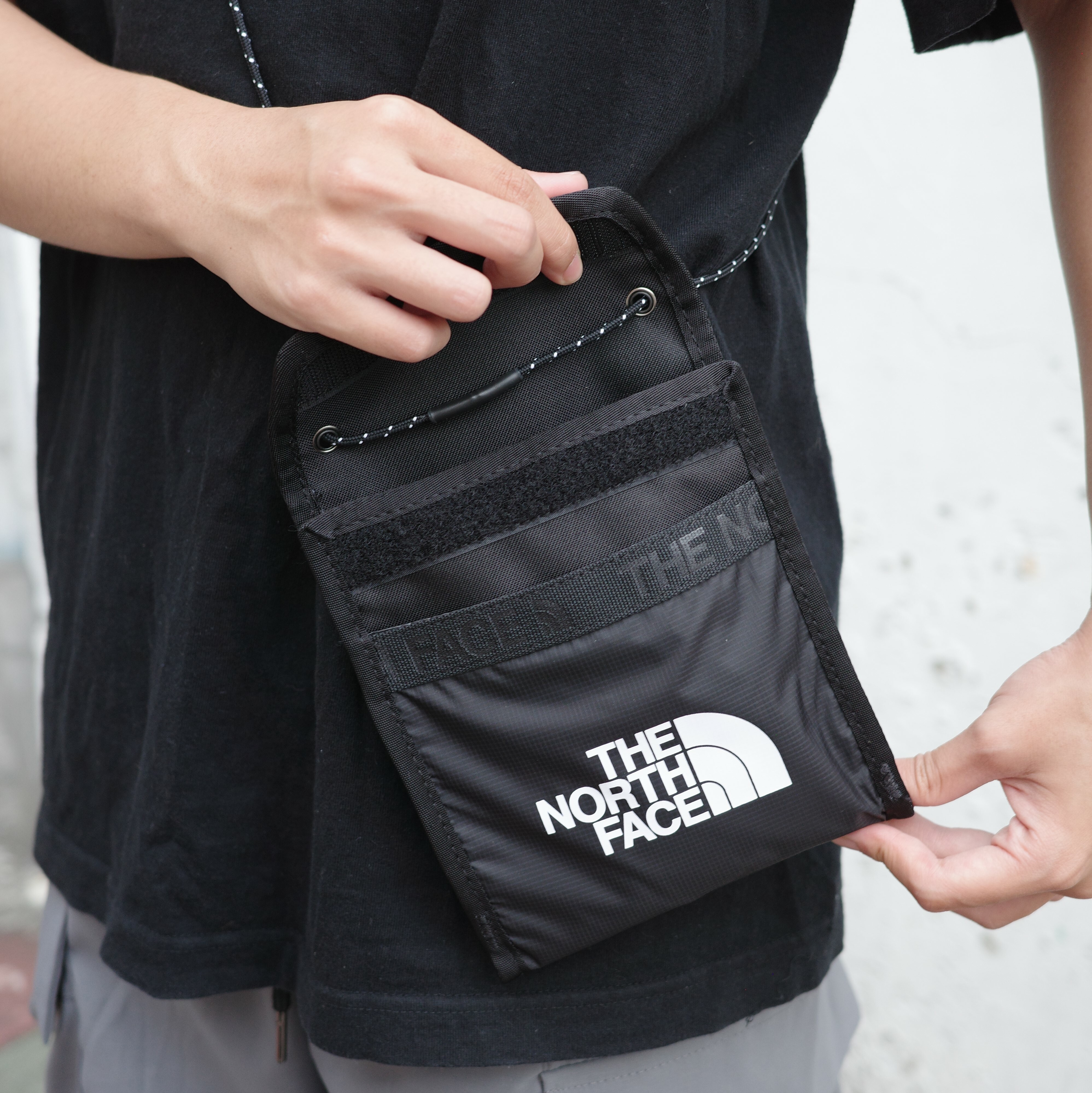 North Face BOZER POUCH 側背小包純黑色