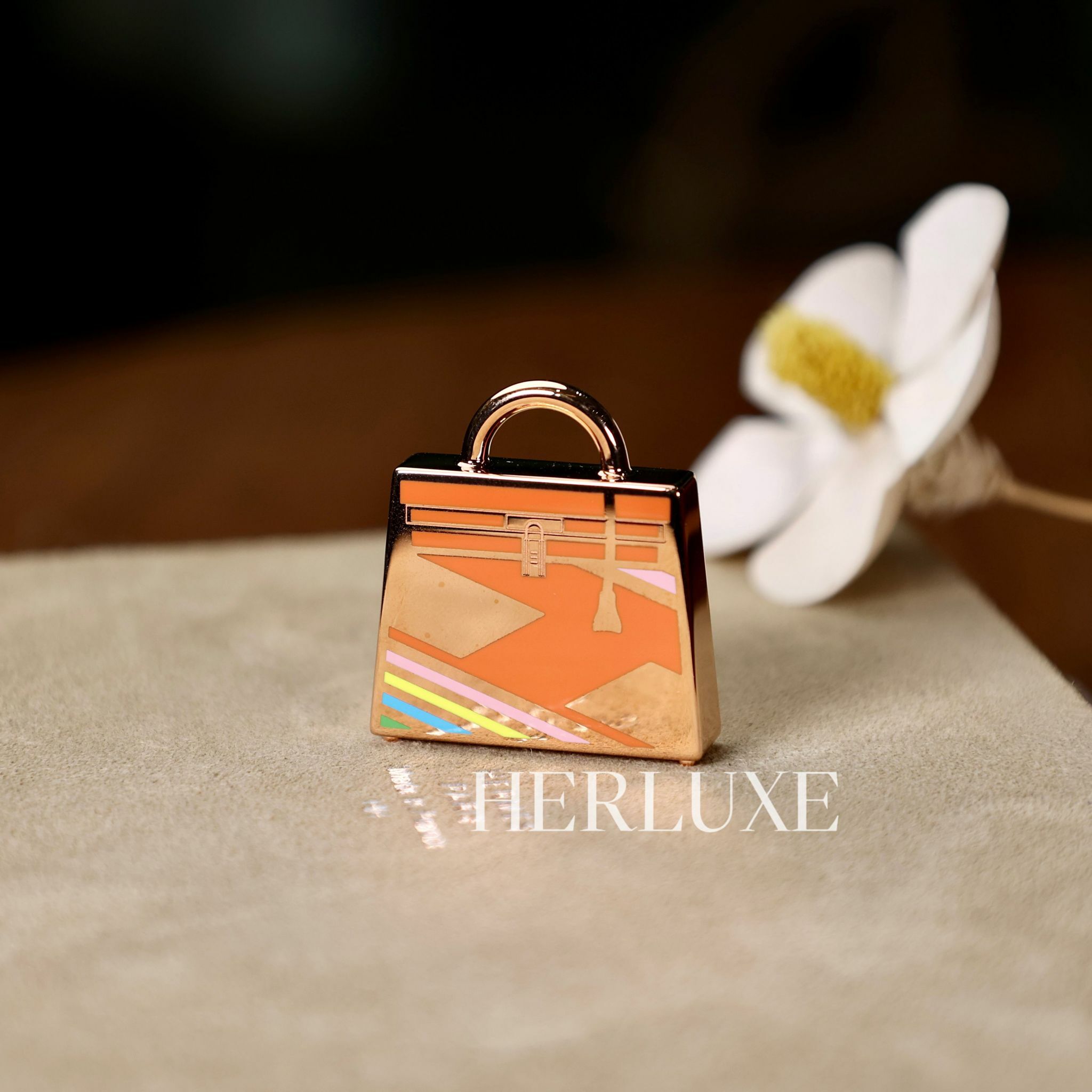 【上品♪】HERMES Curiosite Kelly Laque H Vibration charm Curiosite Kelly Laque H Vibration charm | Hermès Australia