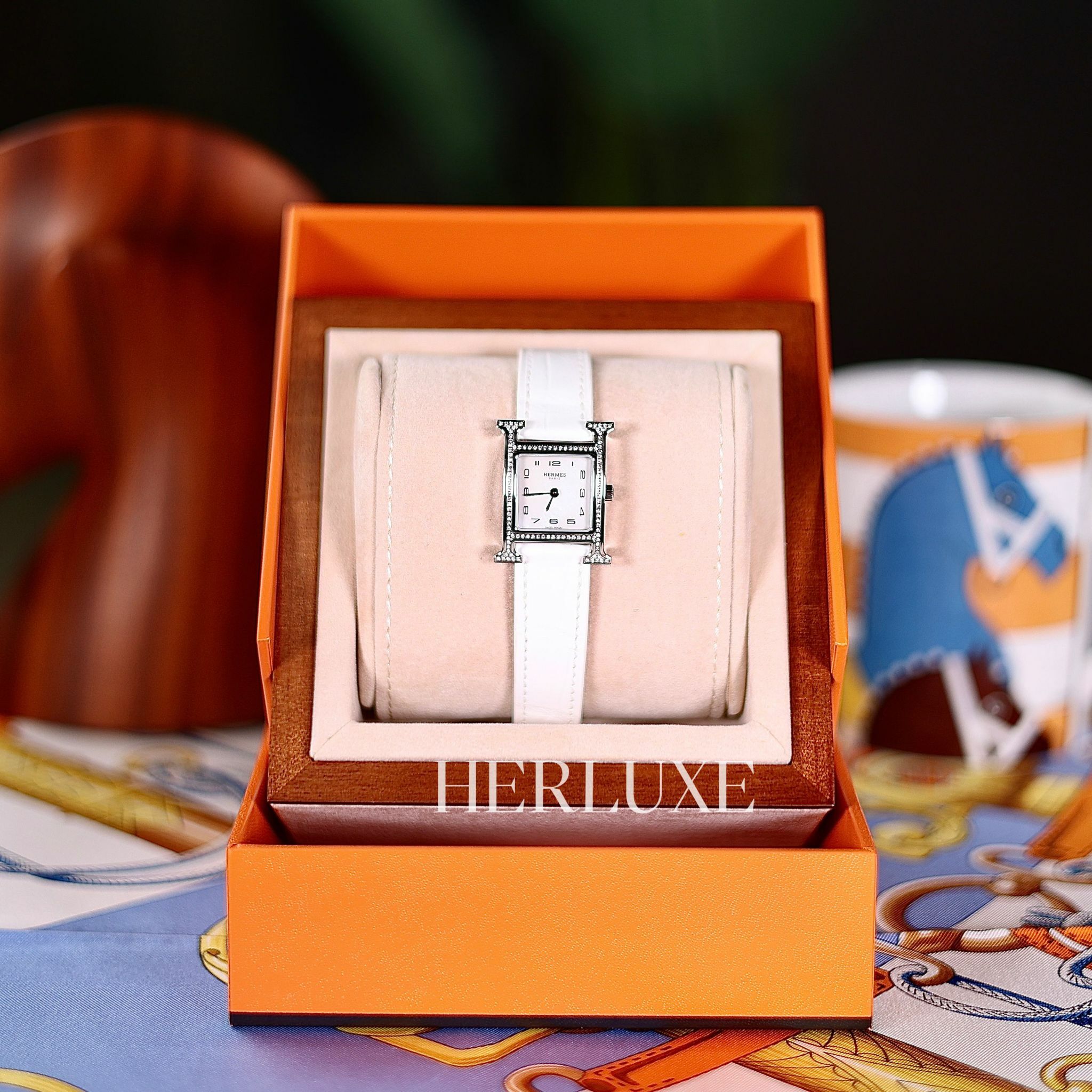 Heure H 25mm 18k plume alligator mat chantilly small model