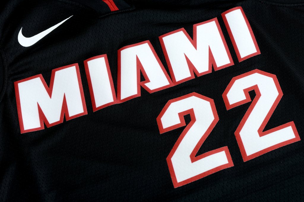 Nike 邁阿密熱火隊 Jimmy Butler 經典配色版 Swingman 球衣