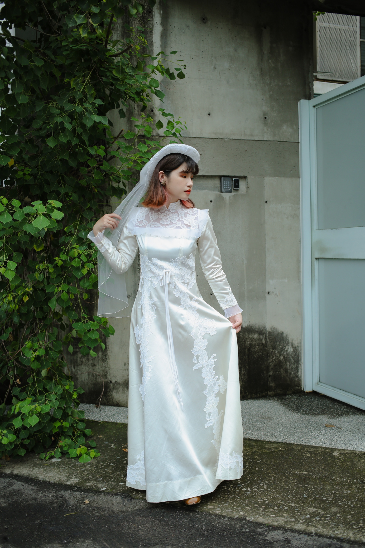 Vintage Wedding Dress / 緞面蕾絲小高領齊地古董婚紗