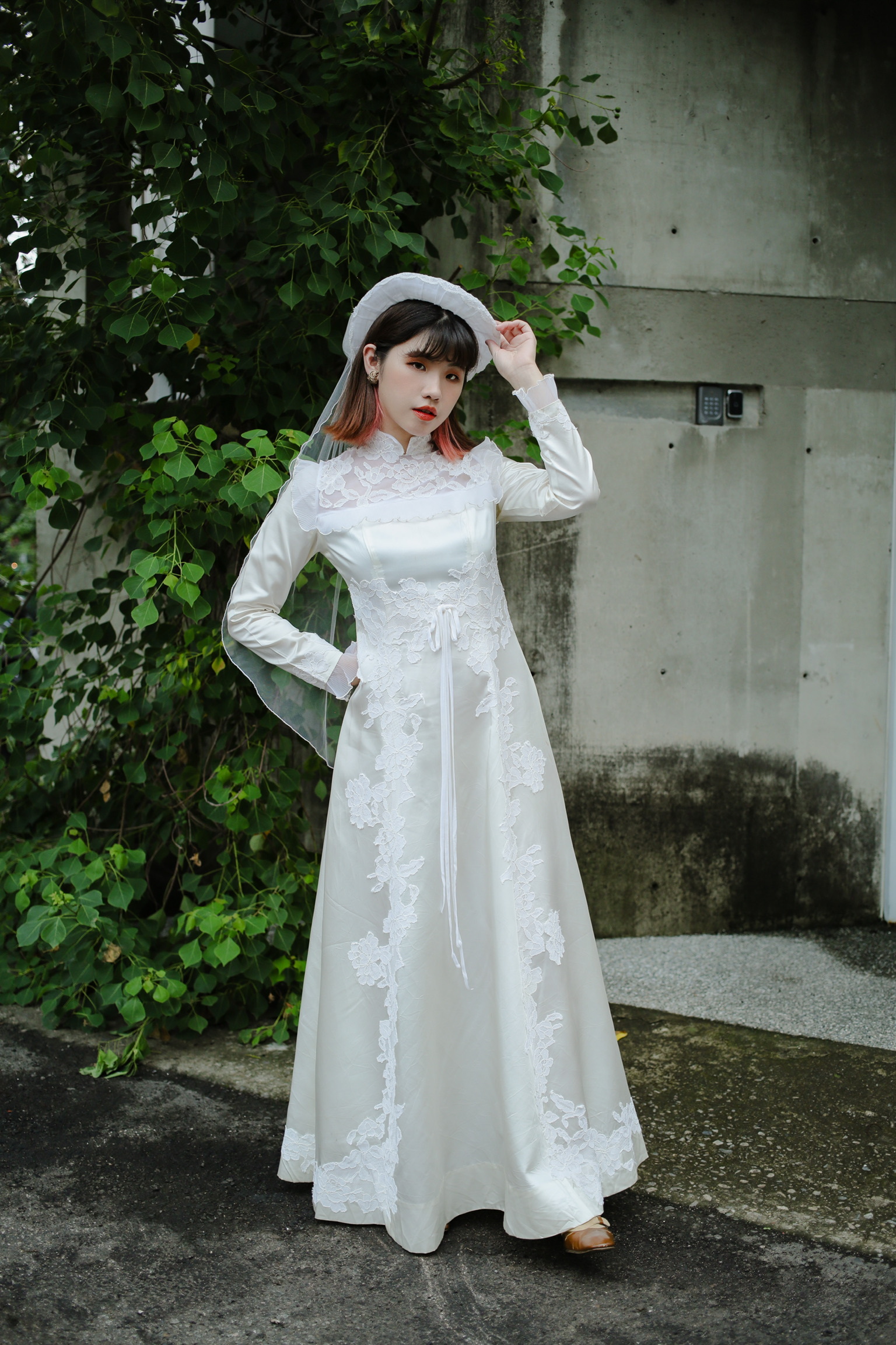 Vintage Wedding Dress / 緞面蕾絲小高領齊地古董婚紗