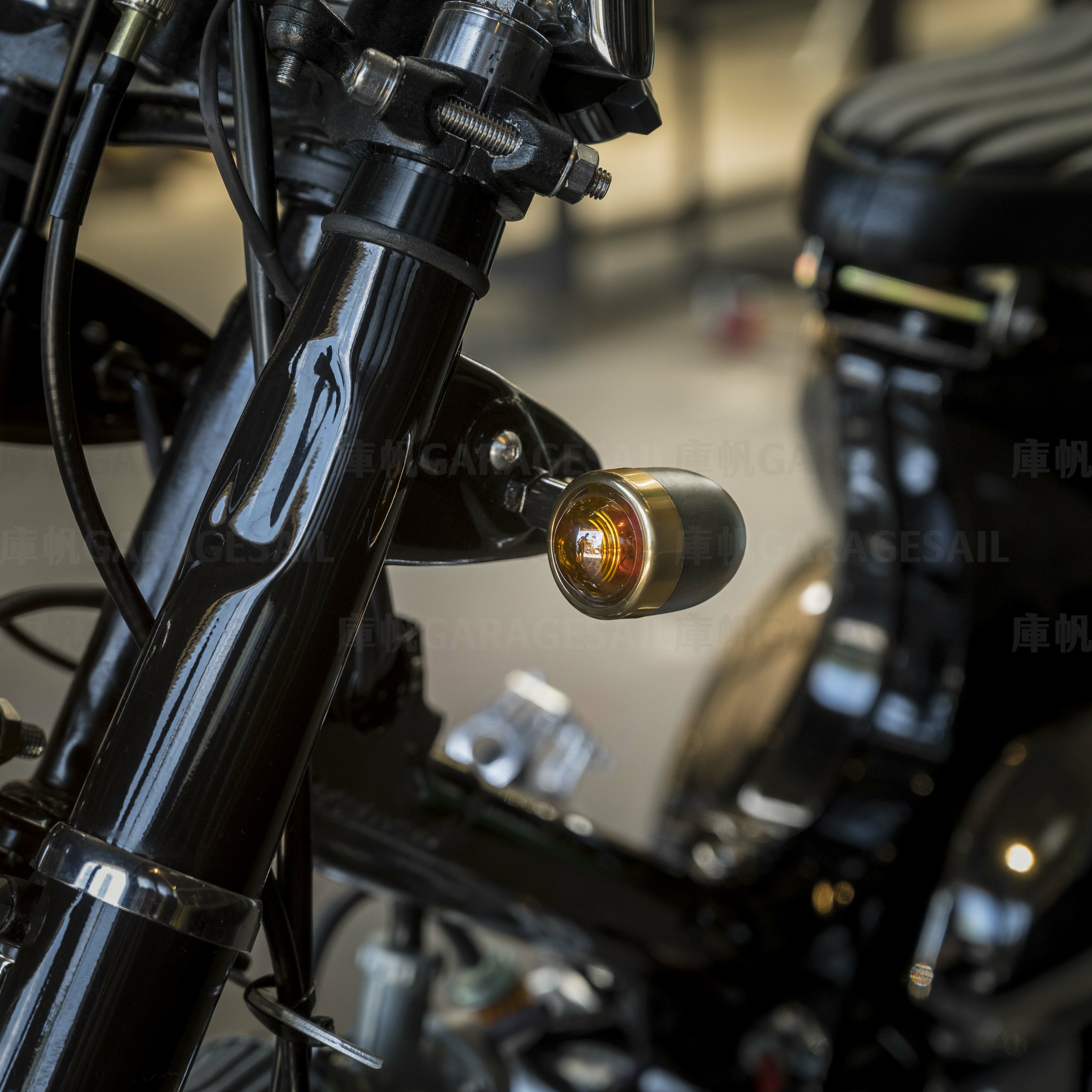 方向燈 小圓子彈 消光黑黃銅框