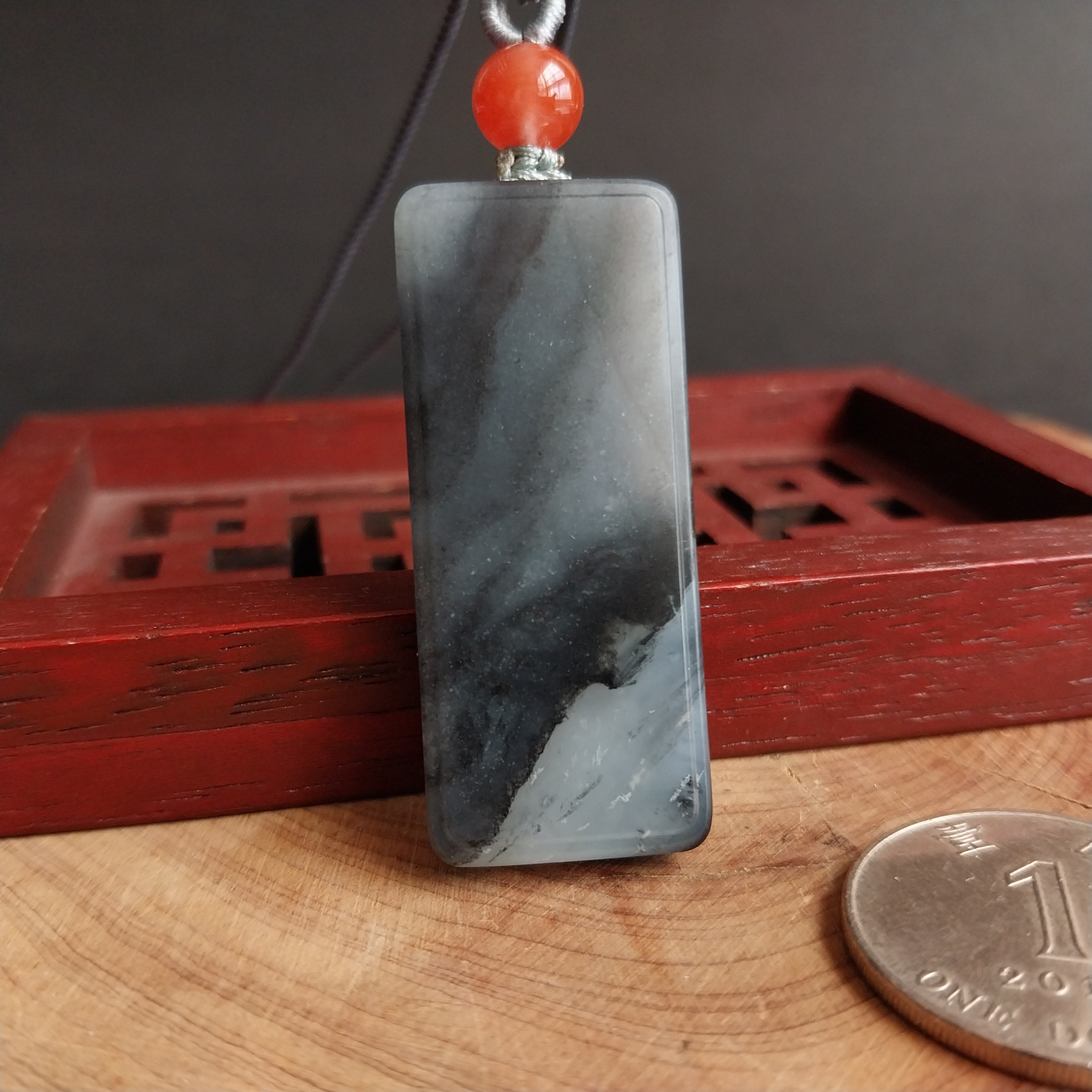 J2228 和田玉青花墨玉無事牌