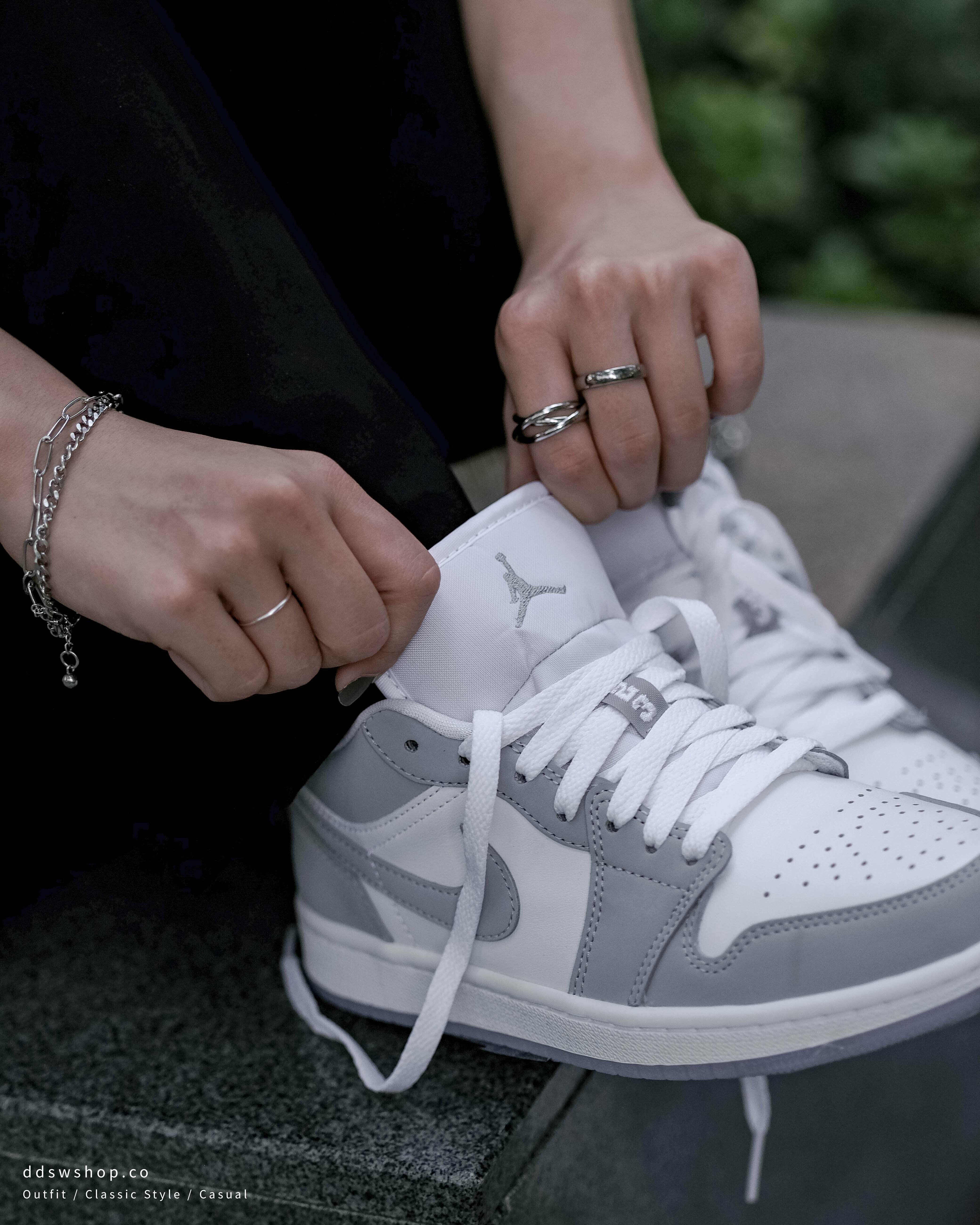 Nike Air Jordan 1 'Wolf Grey' 冰晶底灰白DC0774-105