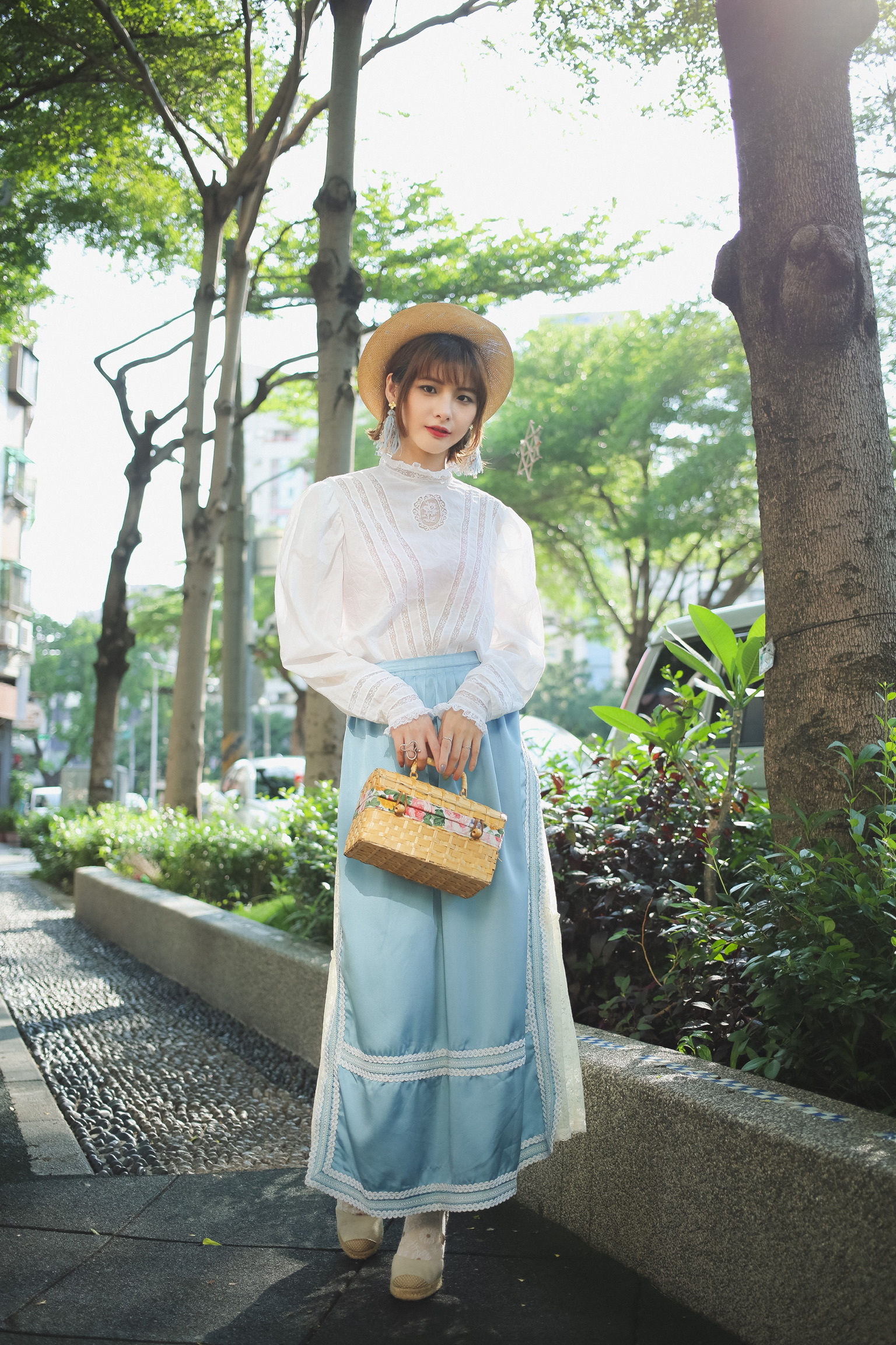 Vintage Apron/古著淡藍色緞面刺繡圍裙