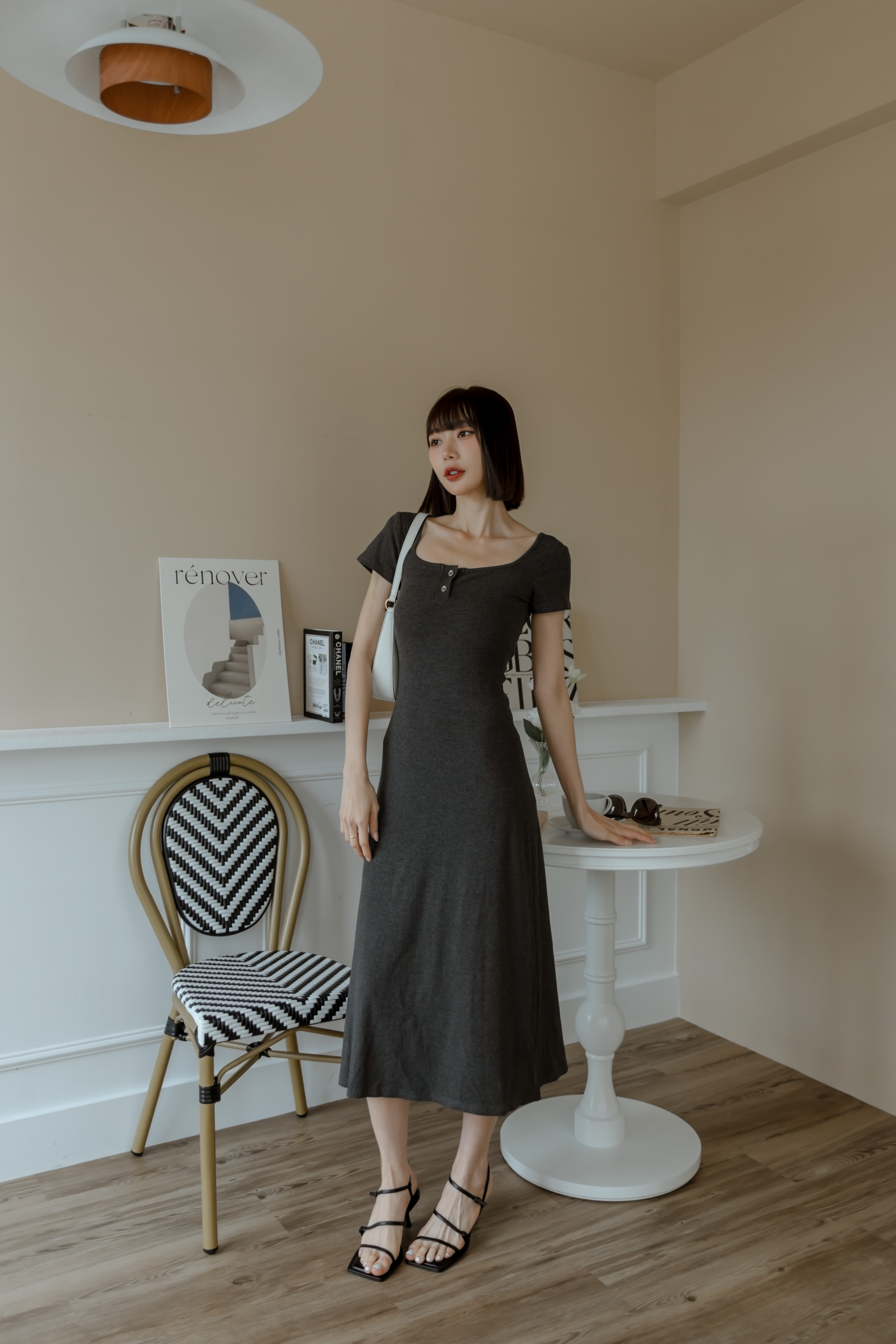 炭灰大U領短袖顯瘦彈力洋裝