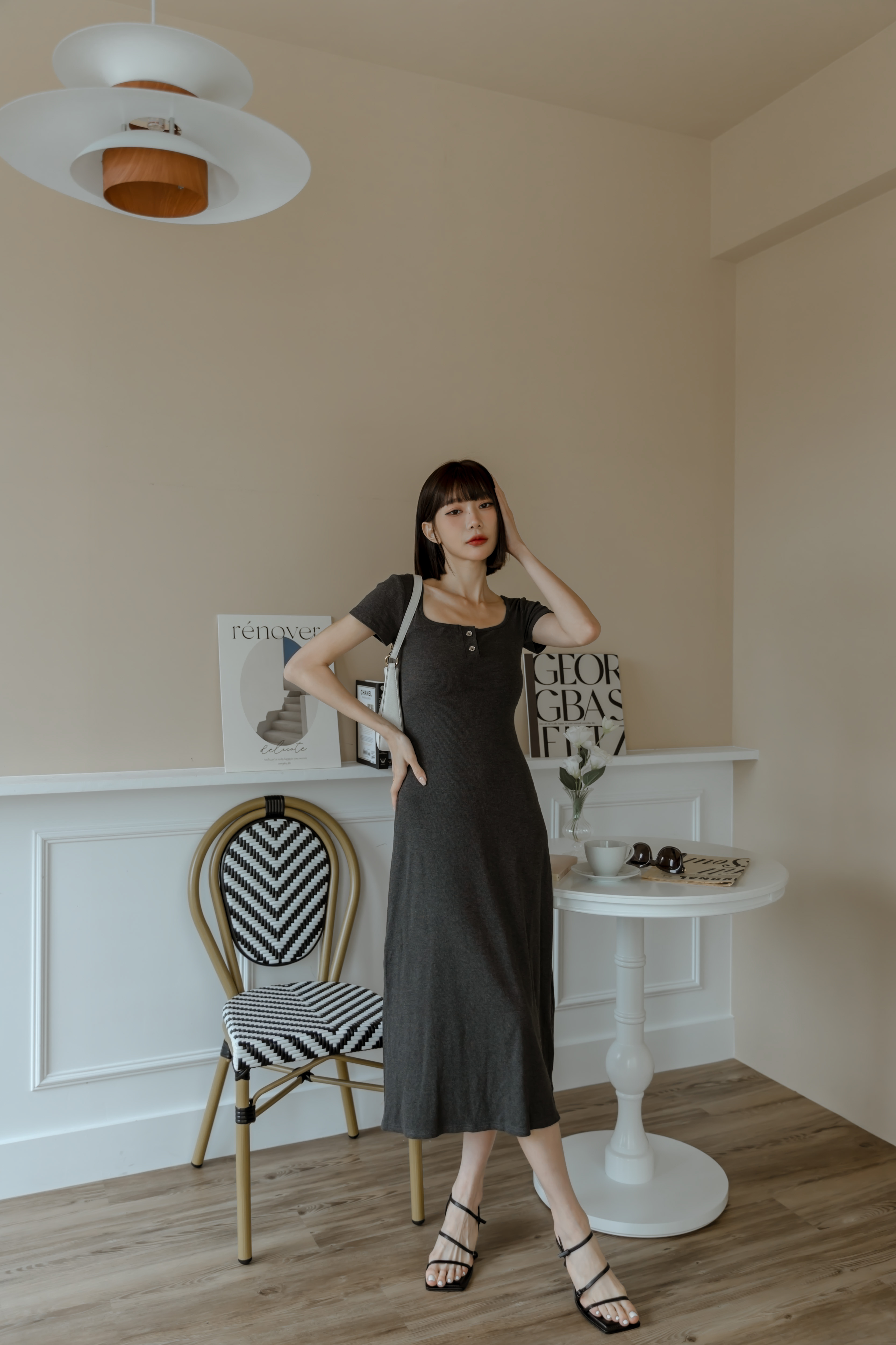 炭灰大U領短袖顯瘦彈力洋裝