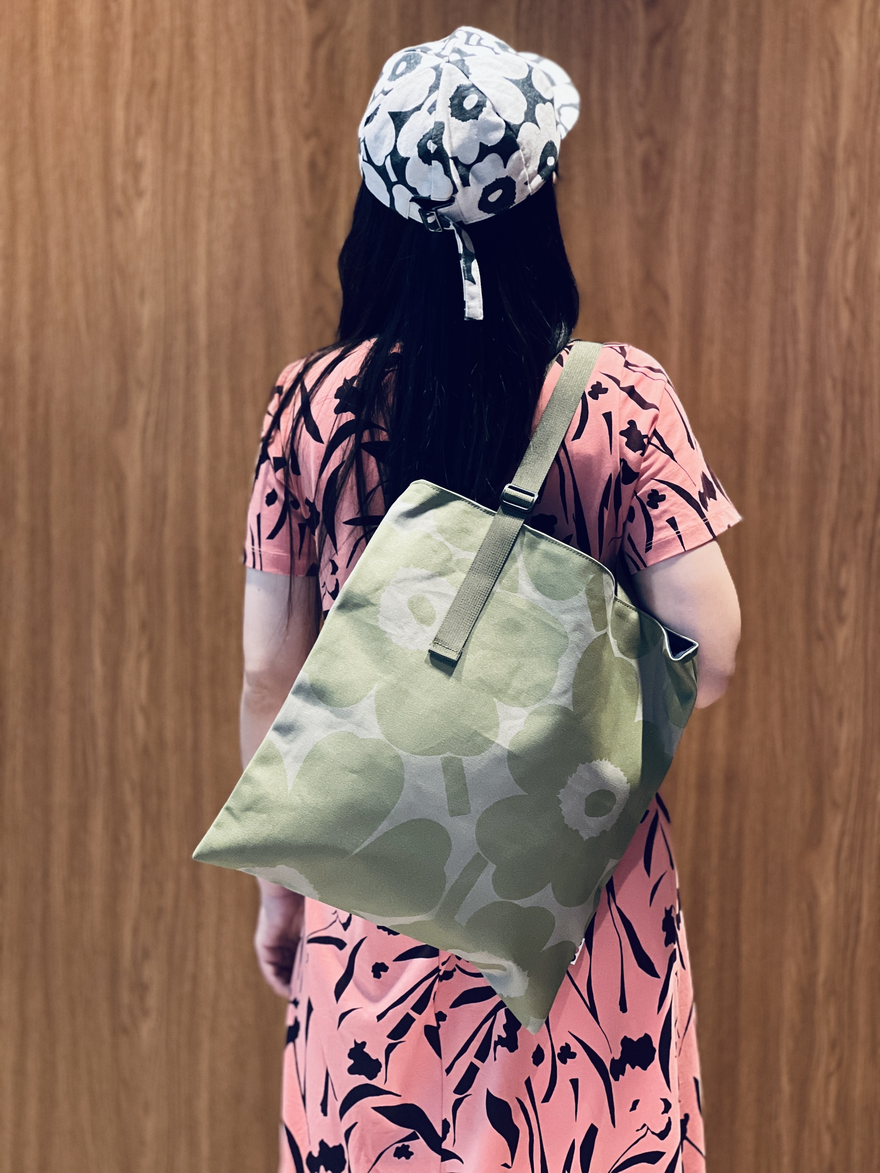 Adjustable Strap 正方tote | Marimekko Canvas Fabric | Army Green 中花