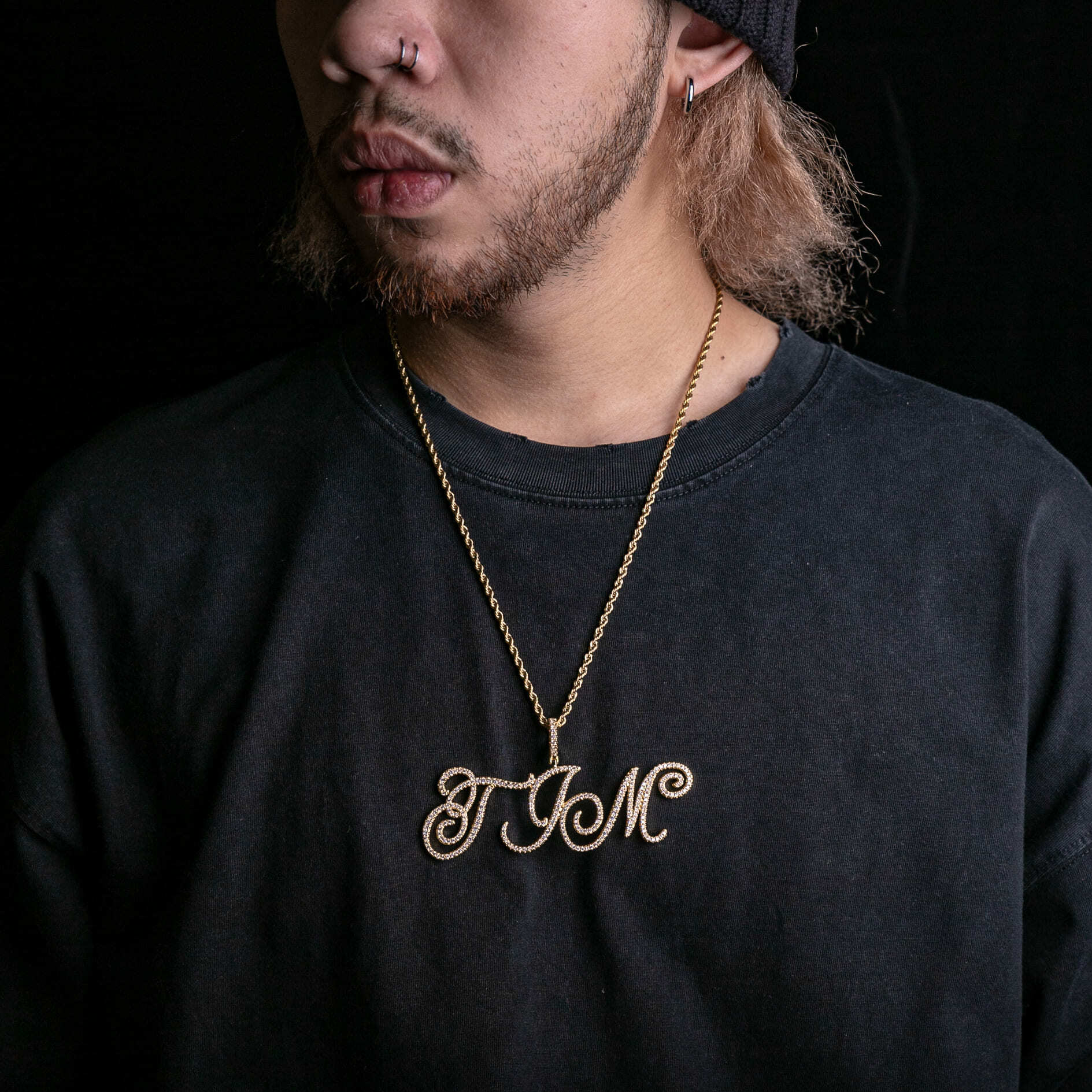 客製化滿鑲花體 (A-Z) 字母墜飾