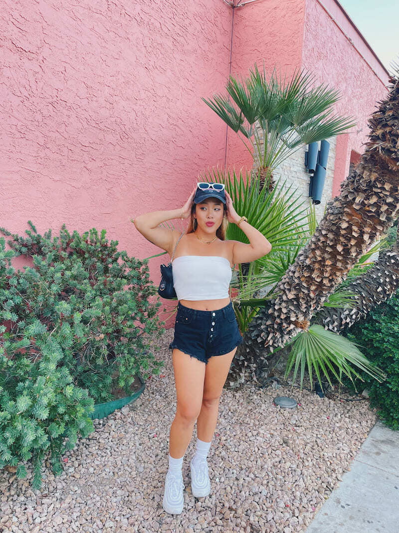 黑色高腰不收邊牛仔短褲