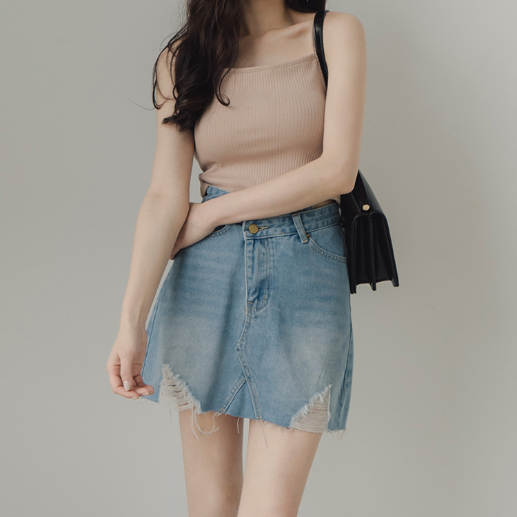 斜扣設計下擺不修邊牛仔短裙