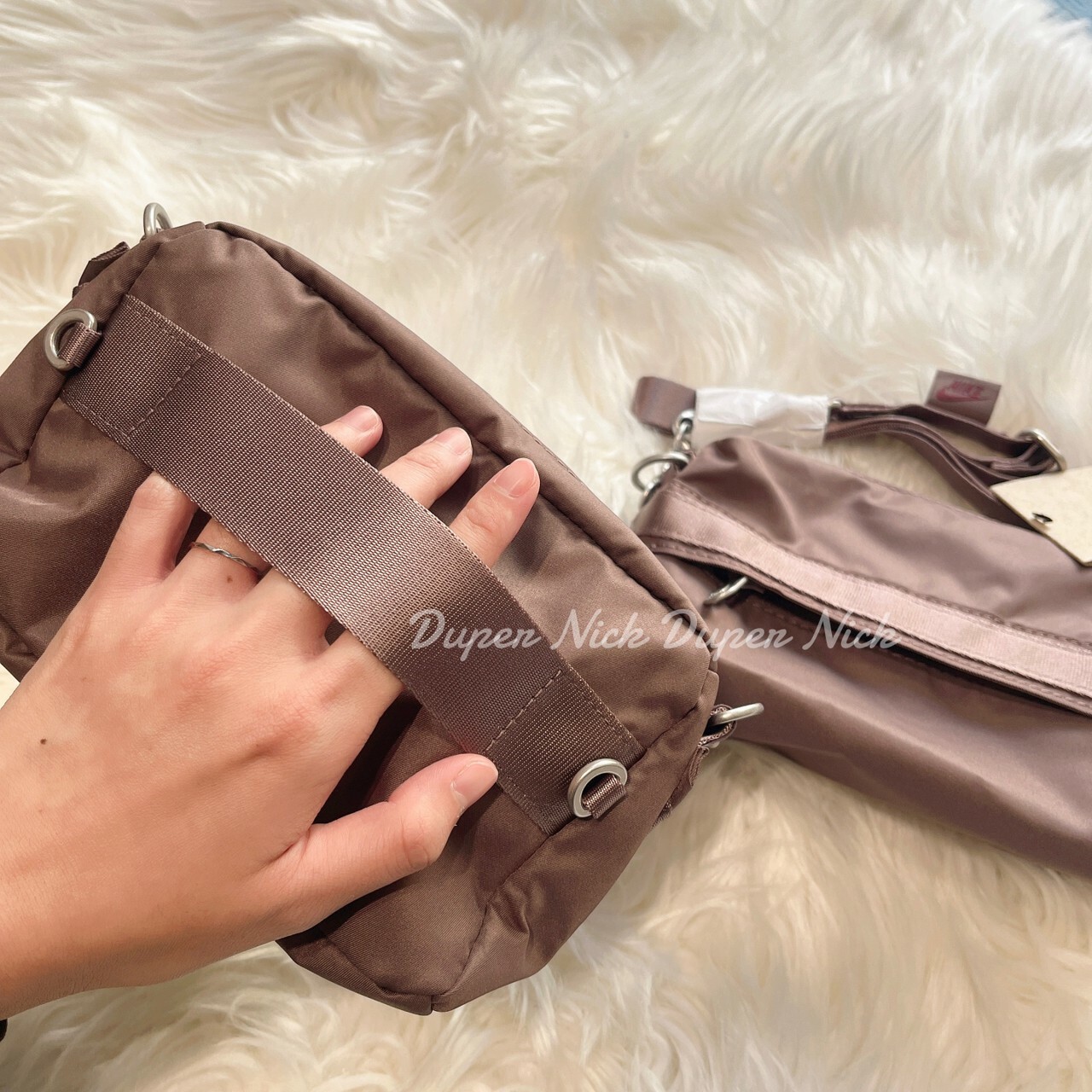 NIKE SPORTSWEAR FUTURA LUXE 紅棕 斜背包 手拿包