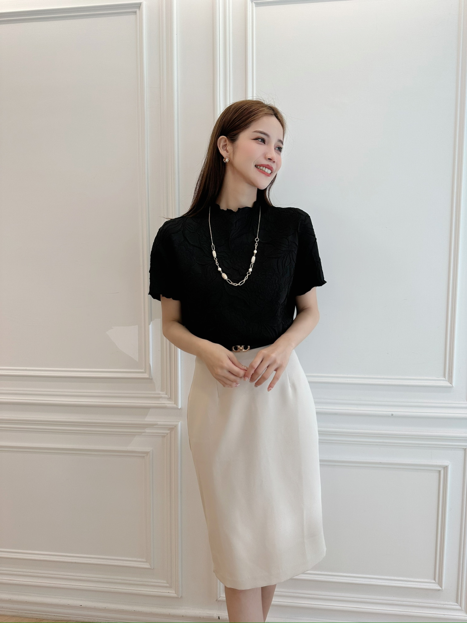 立領雕花面料上衣