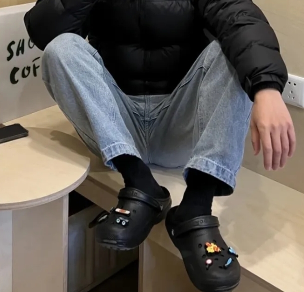【LUXURY】韓國  Crocs Classic Clog 經典 布希鞋 防水 涼鞋 洞洞鞋 黑 白 可可奶茶 經典克駱格 卡駱馳