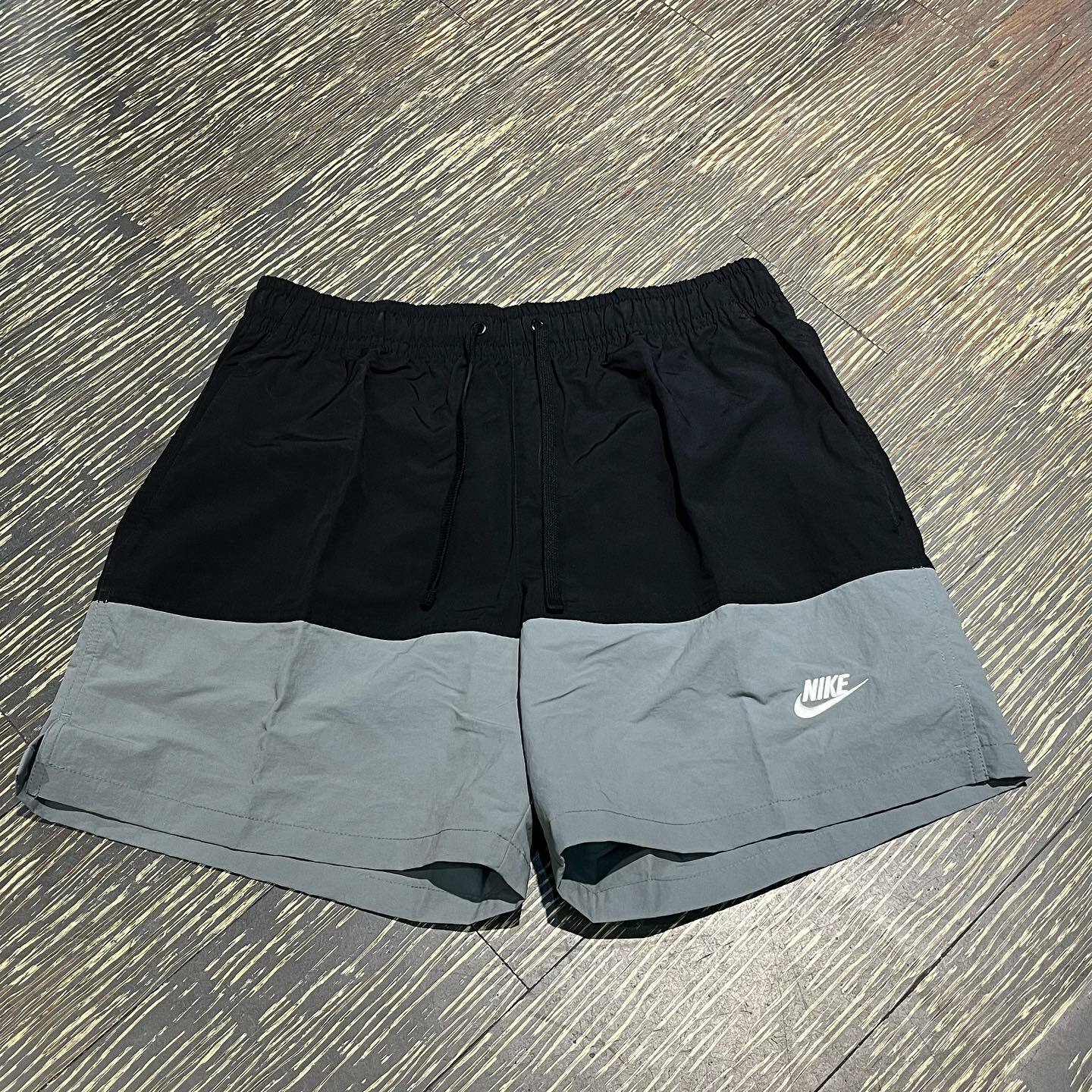 Nike NSW 尼龍拼接海灘褲 黑灰 （FB7812-010)