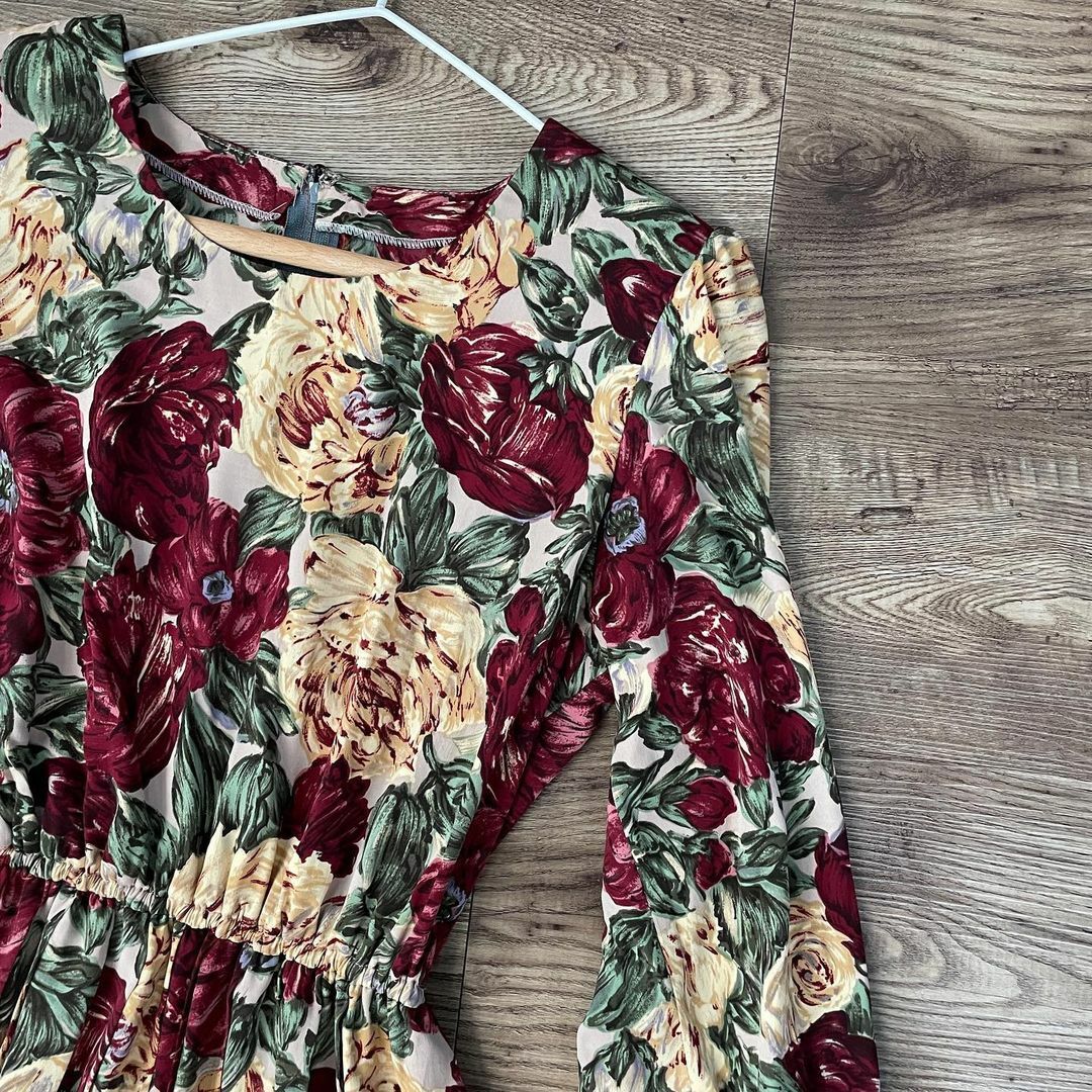 酒紅色浪漫大花連身裙