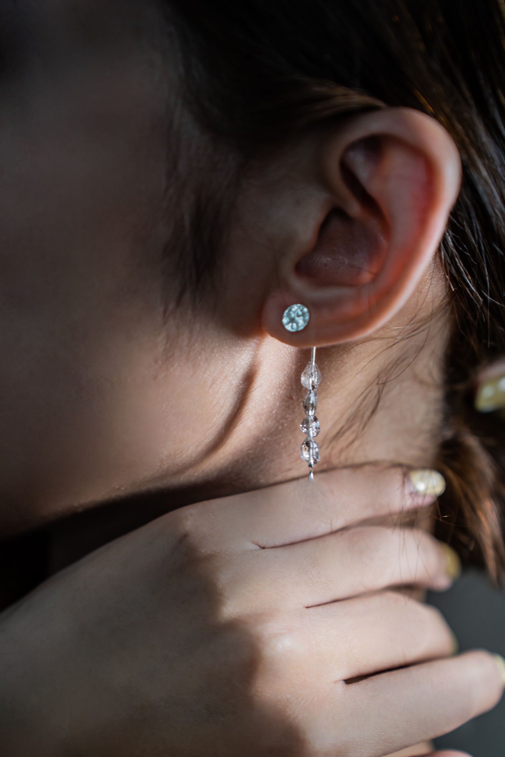 堅定 (耳環)：閃靈鑽