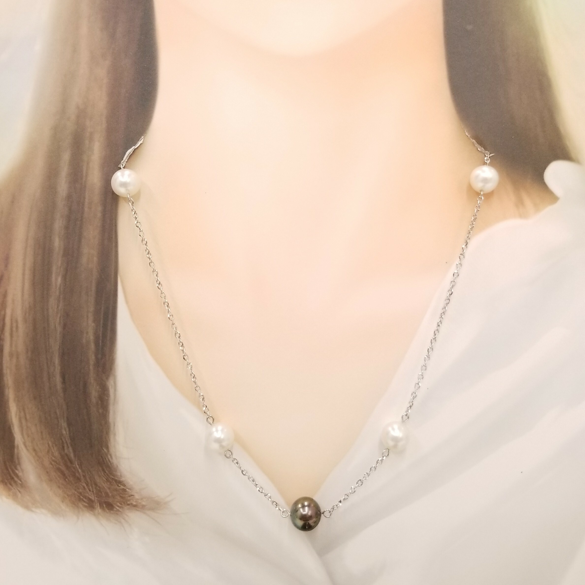 18K White Gold Pearl Necklace