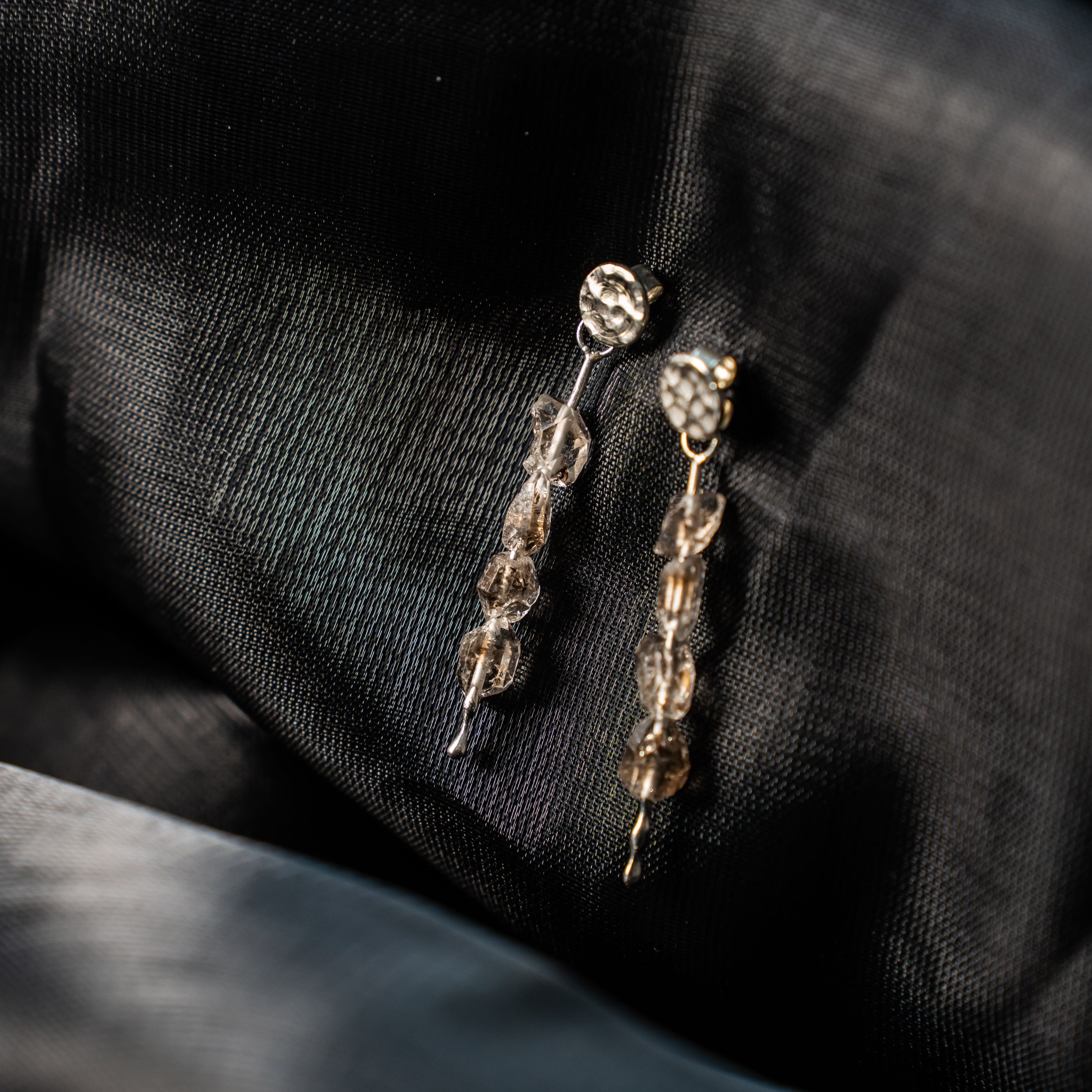 堅定 (耳環)：閃靈鑽