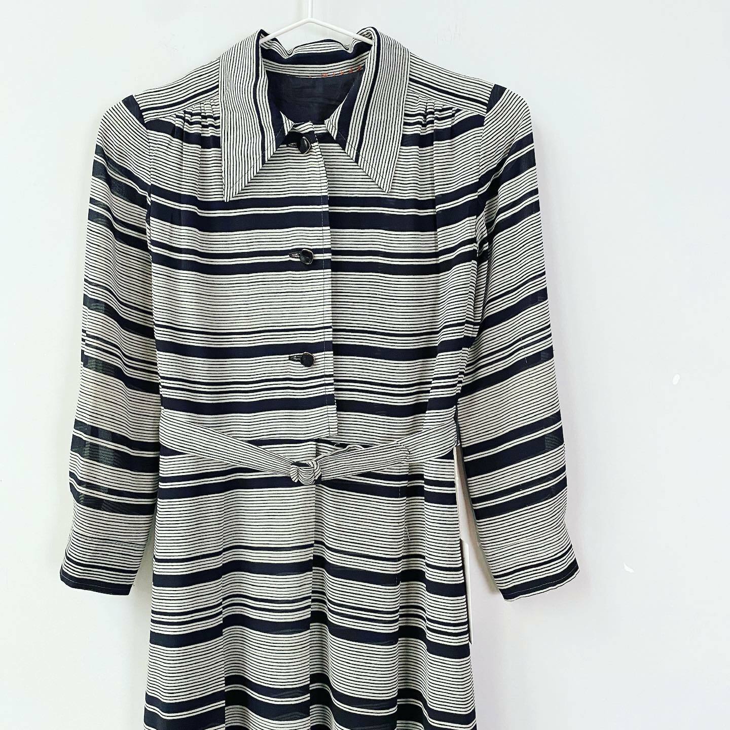 黑白橫間連身裙