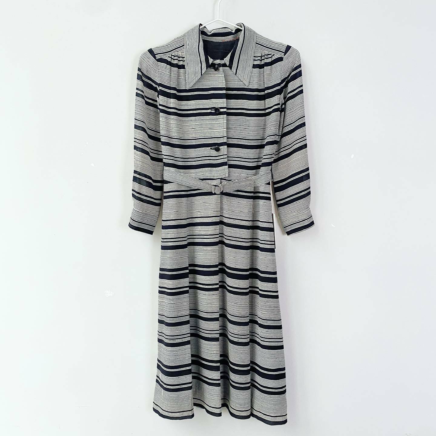 黑白橫間連身裙